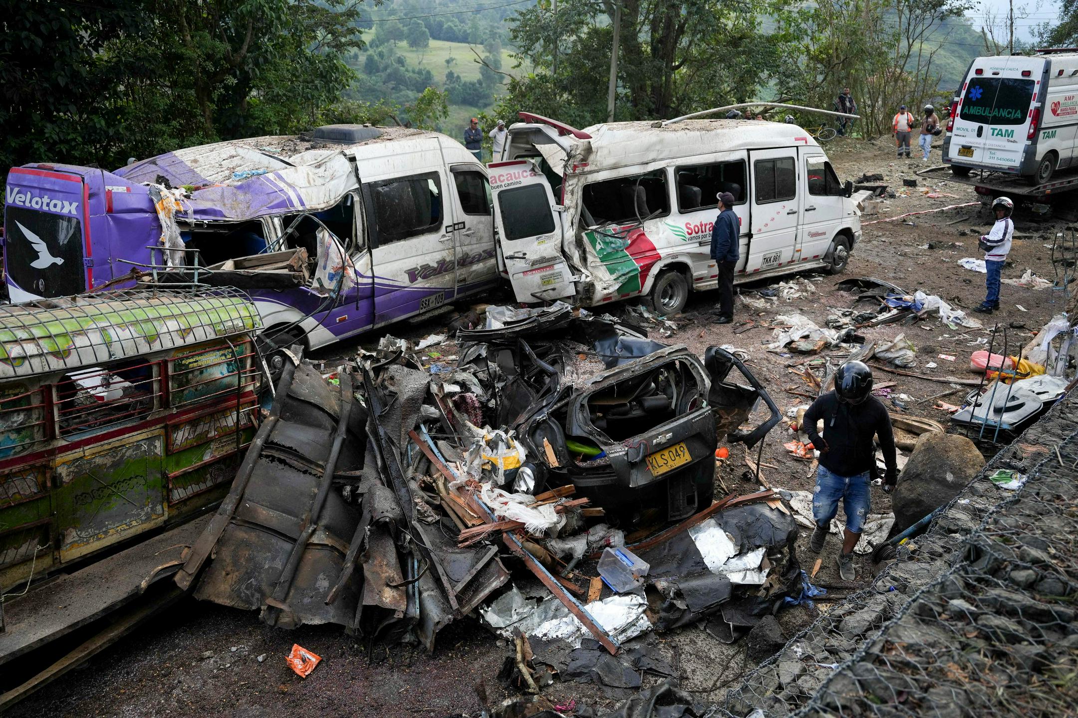 V eksploziji v Kolumbiji umrlo 13 ljudi