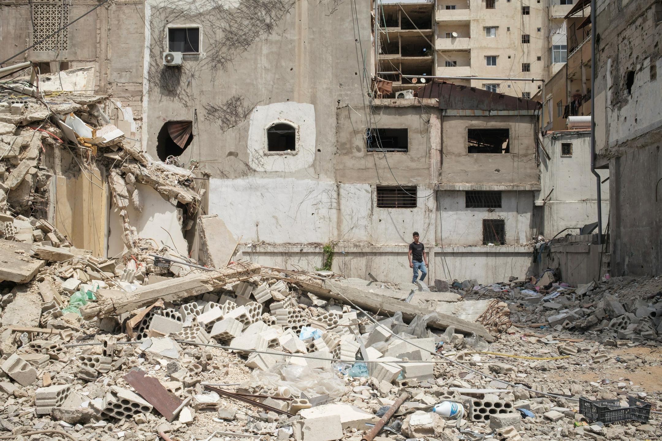 V izraelskih zračnih napadih ubitih osem ljudi, med njimi trije reševalci