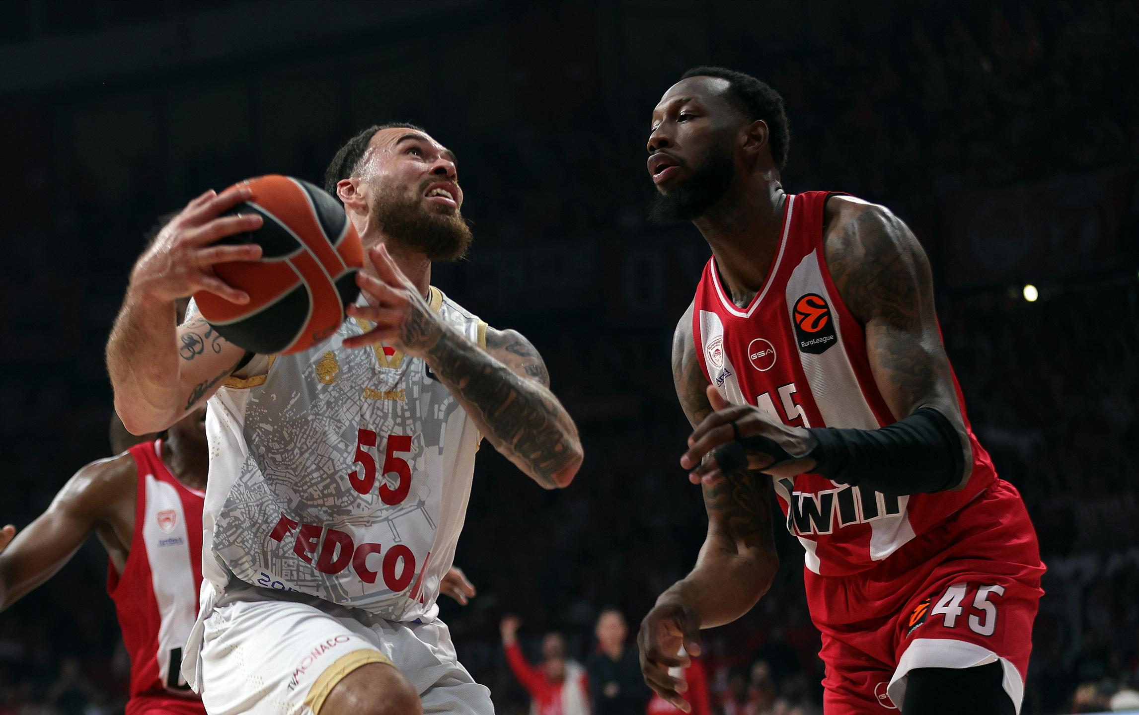 Fenerbahče in Olympiacos še zmaga loči od zaključnega turnirja v Atenah