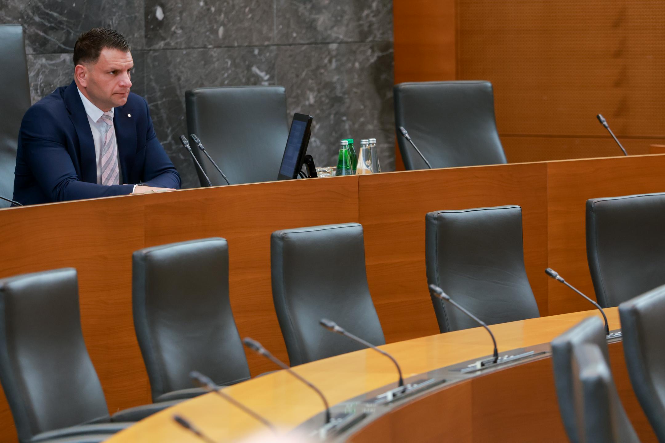 Kandidatka za generalno sekretarko državnega zbora je neuradno Špela Ocvirk