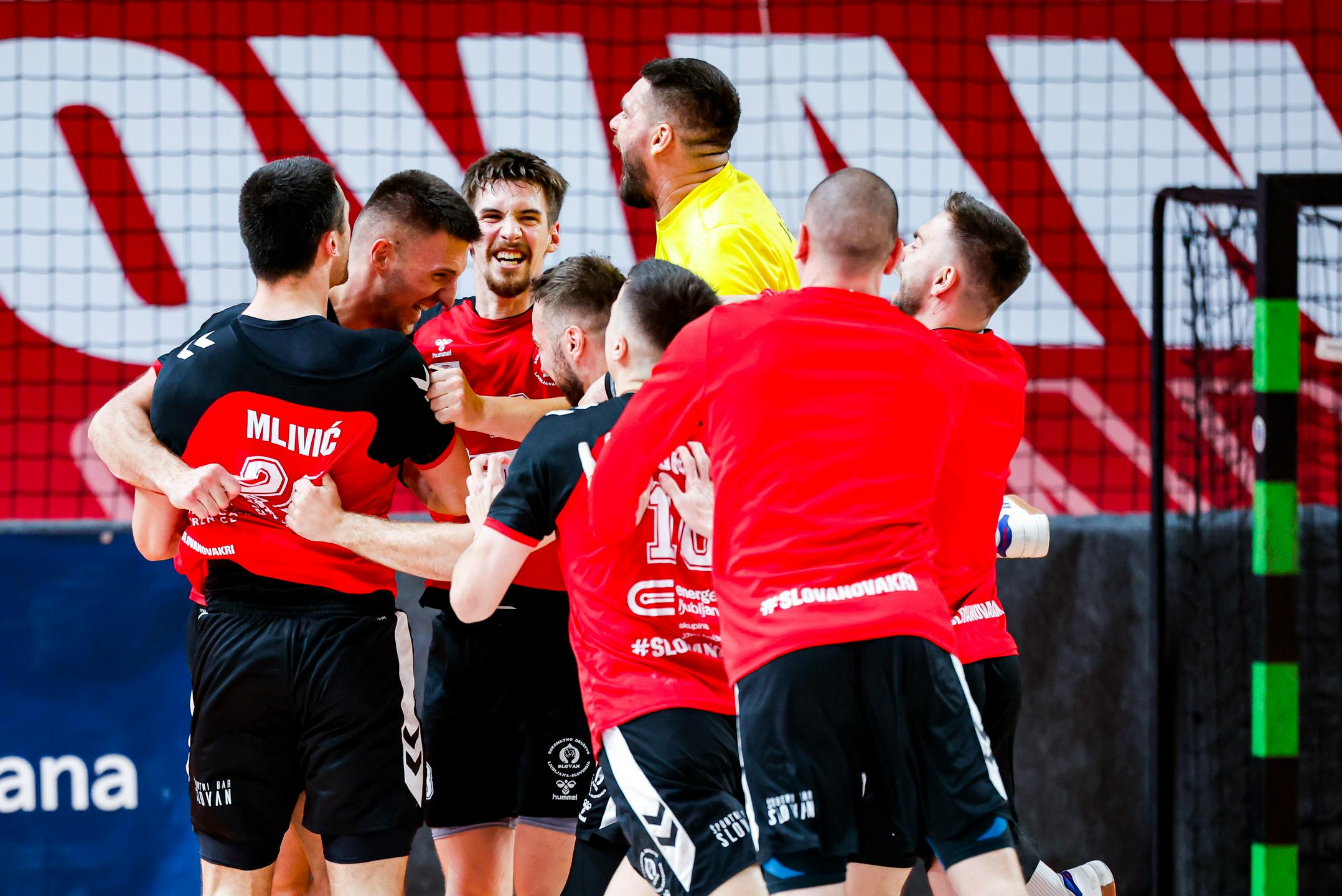 Dramatična prva zmaga Slovana; Celje kljub nihanjem povedlo v polfinalu