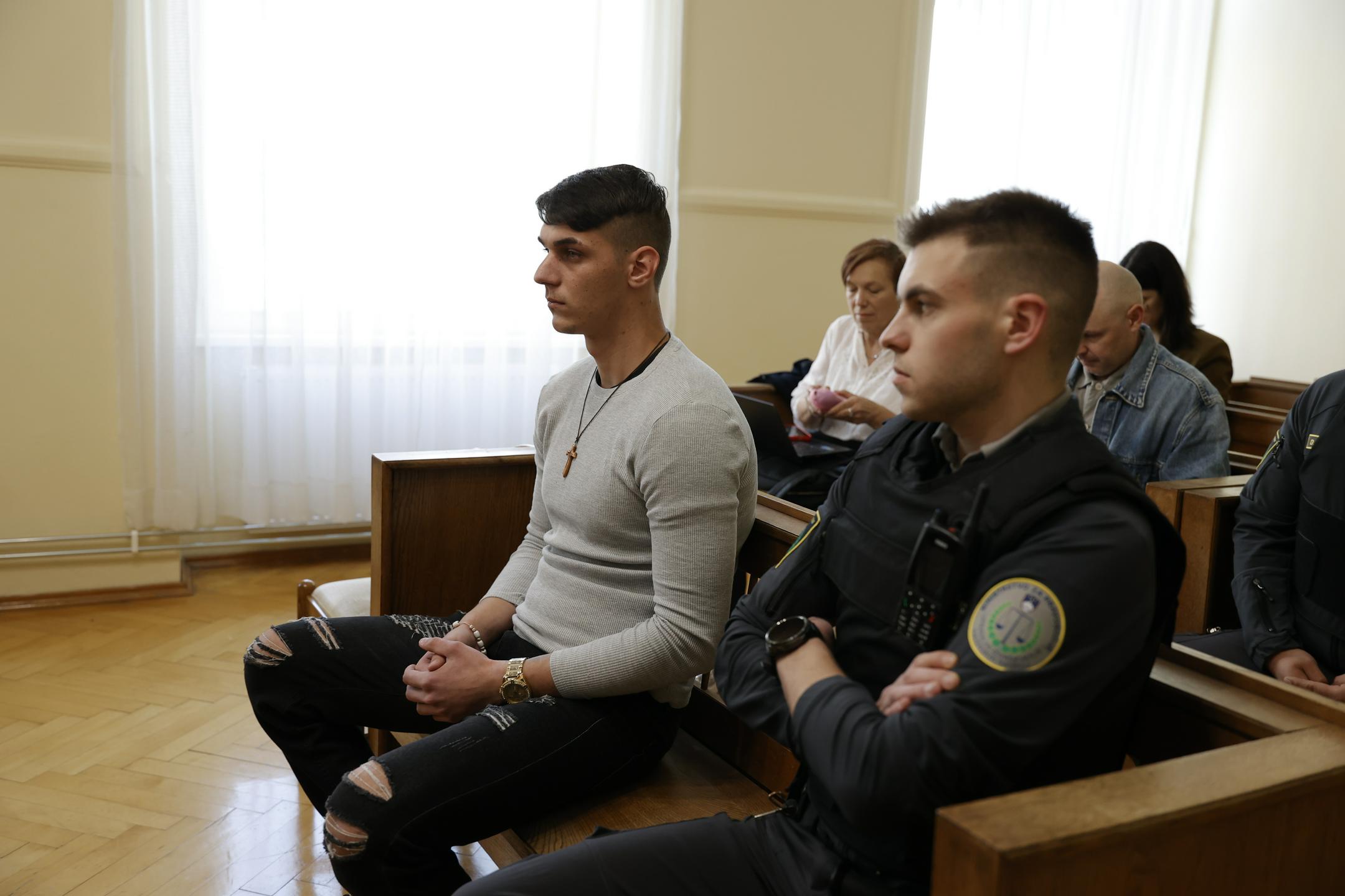 Napadalcu na Aleša Šutarja izrečena kazen šest let in tri mesece zapora