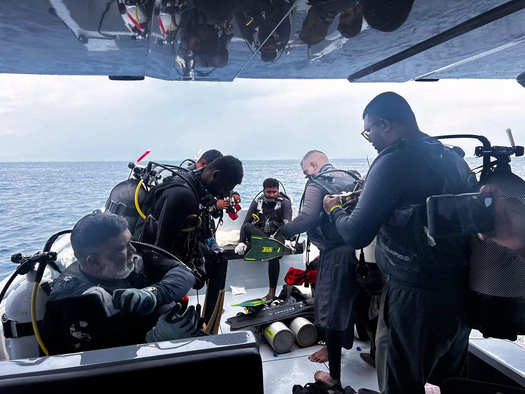 Na Maldivih še iščejo trupla štirih Italijanov. Med potopom umrl tudi domači potapljač.