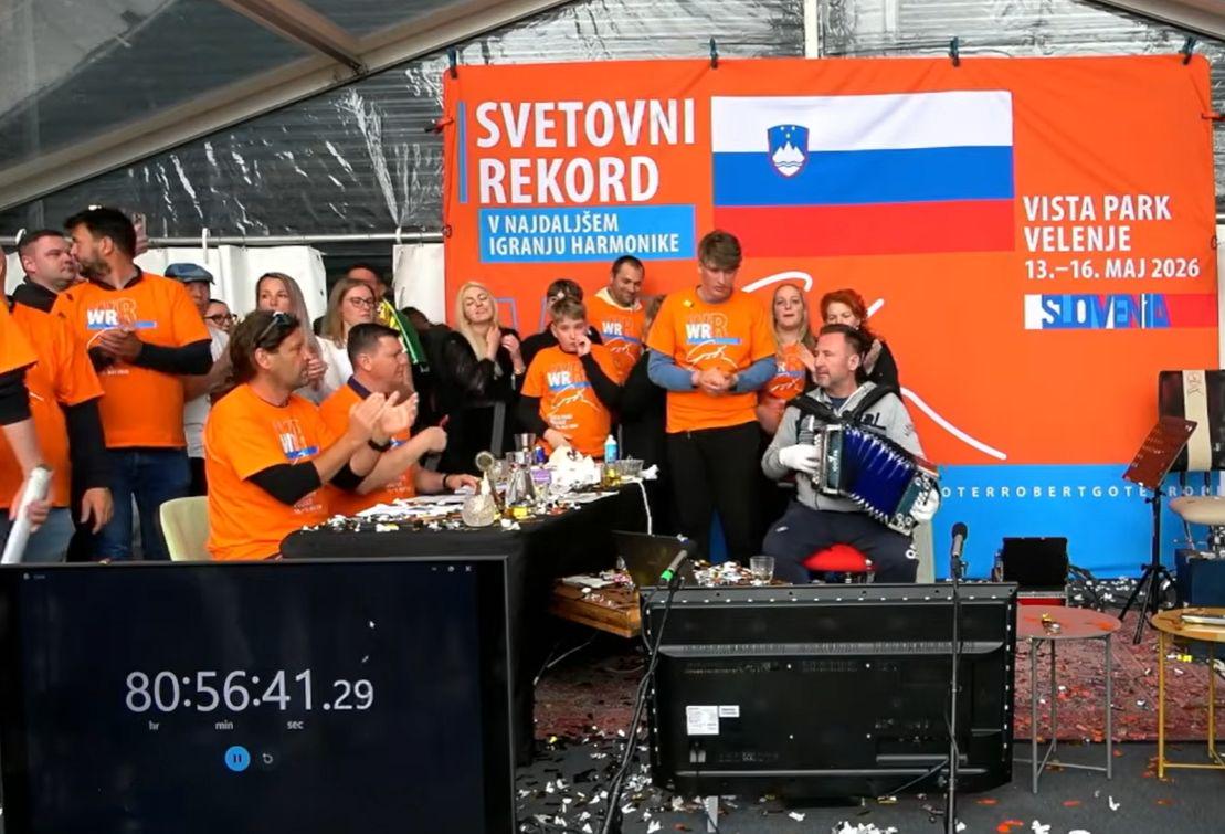 Robert Goter podrl Guinnessov rekord – na harmoniko igra že več kot 81 ur