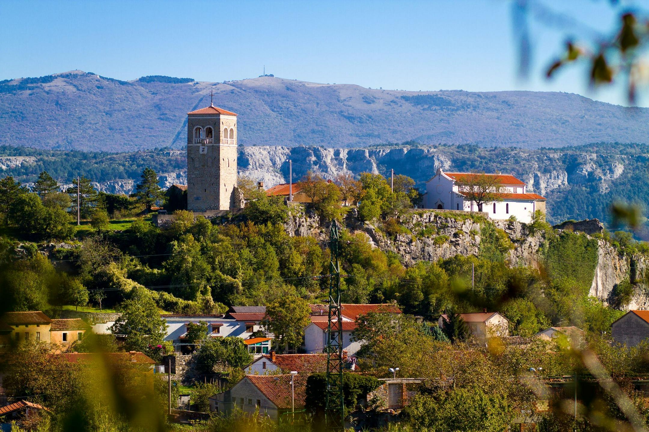 Je bil prenos lastništva vaškega doma v Kubedu nezakonit?