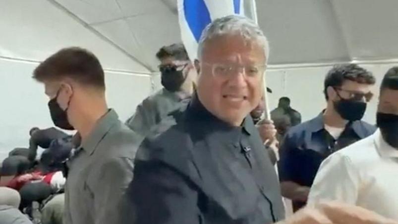 Izraelski minister s posnetkom poniževanja aktivistov sprožil ogorčenje