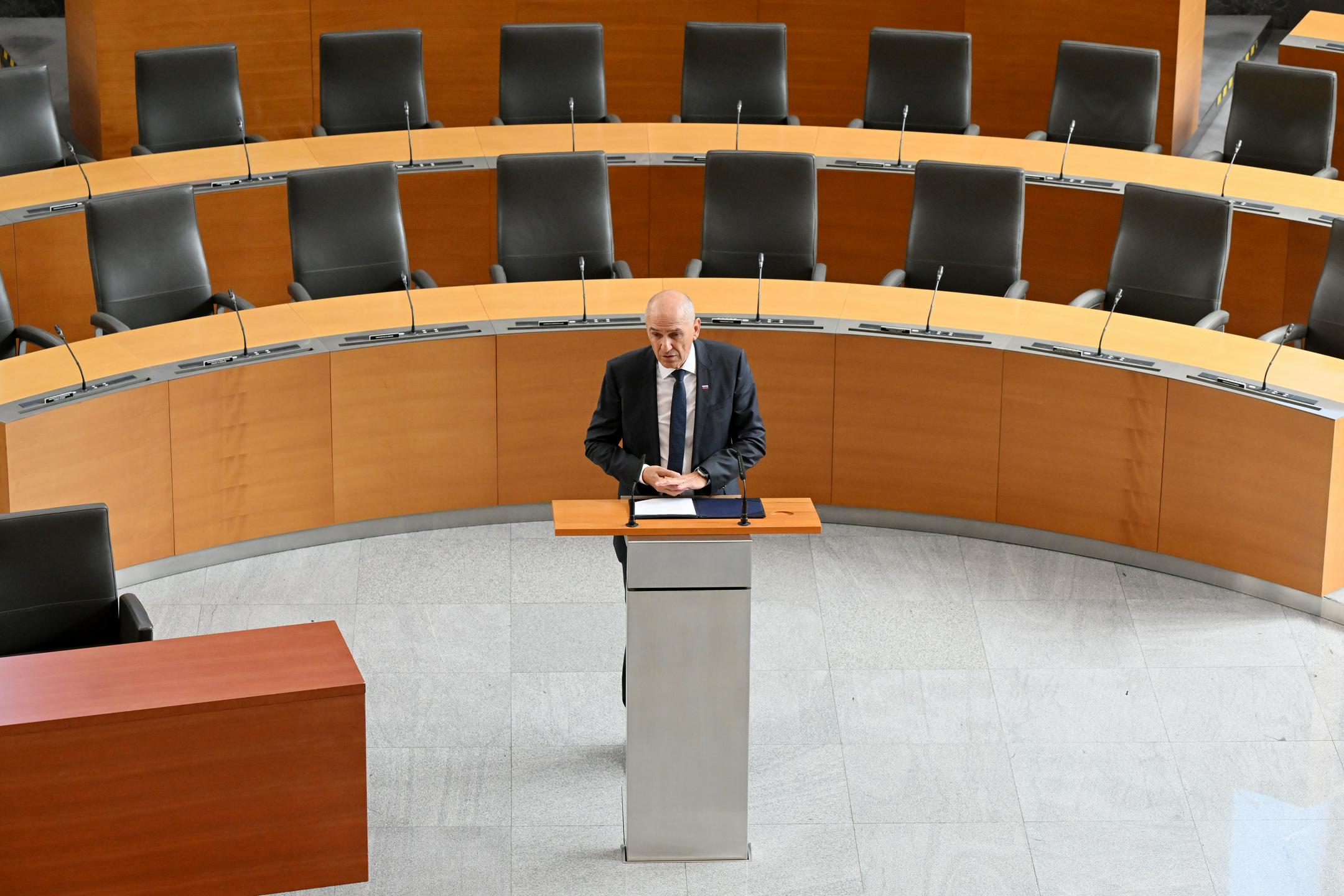 Janez Janša s 51 glasovi za dobil mandat za sestavo vlade