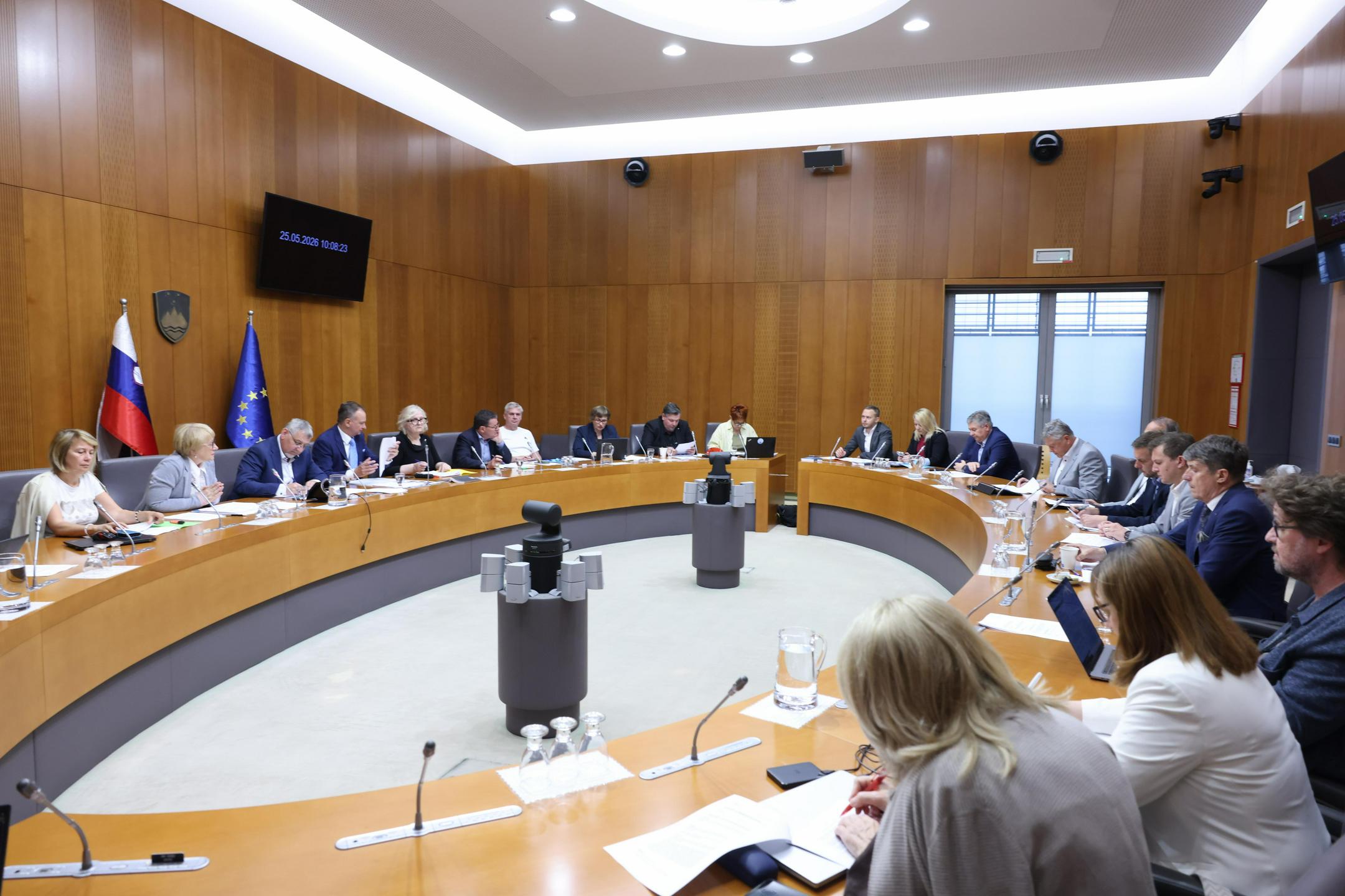 Odbor DZ-ja potrdil predlog o dnevu spomina na žrtve komunističnega nasilja ter za pokop na Žalah
