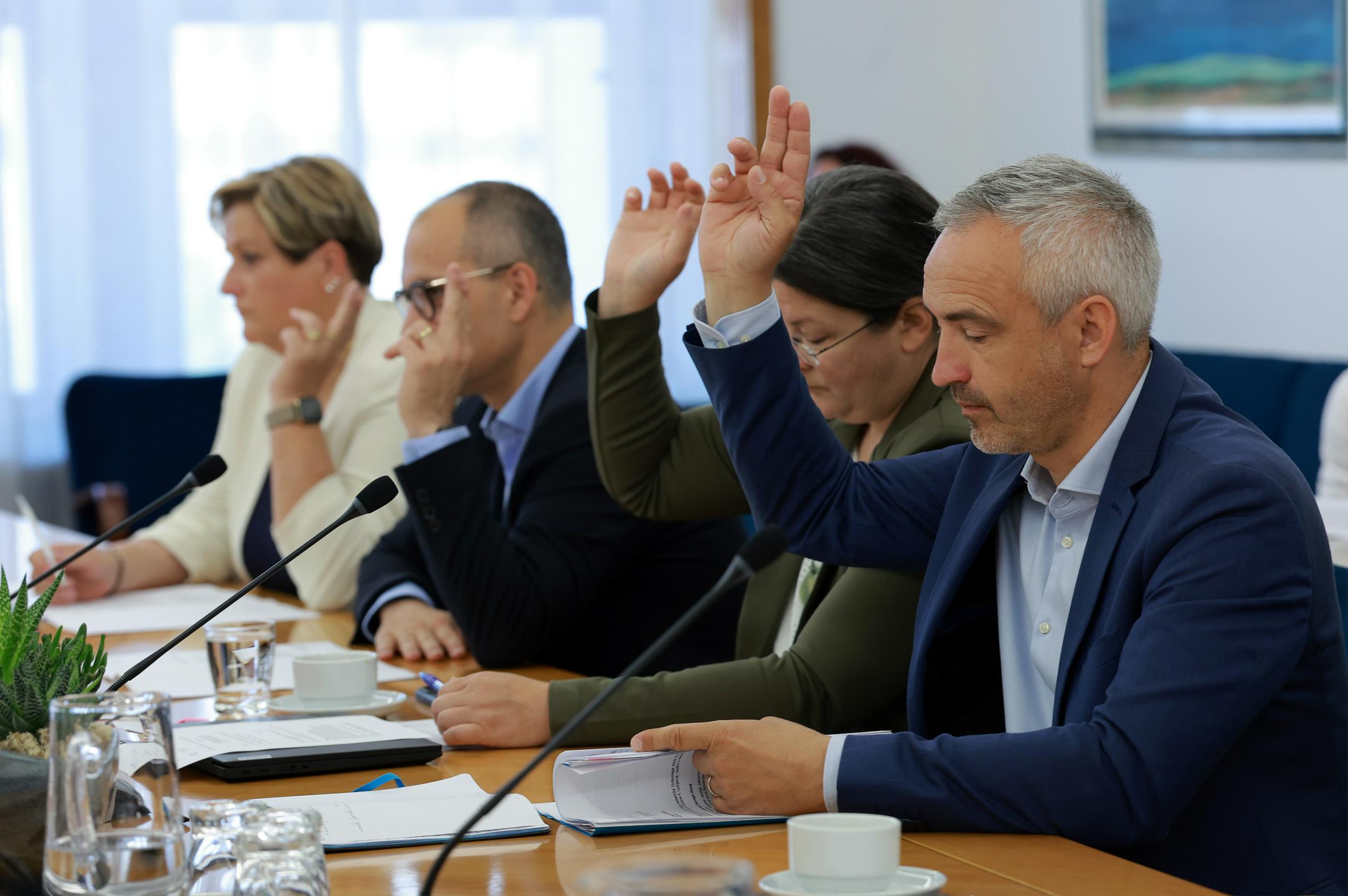 Sejo kolegija predsednika DZ-ja zaznamoval oster besedni spopad glede sindikatov