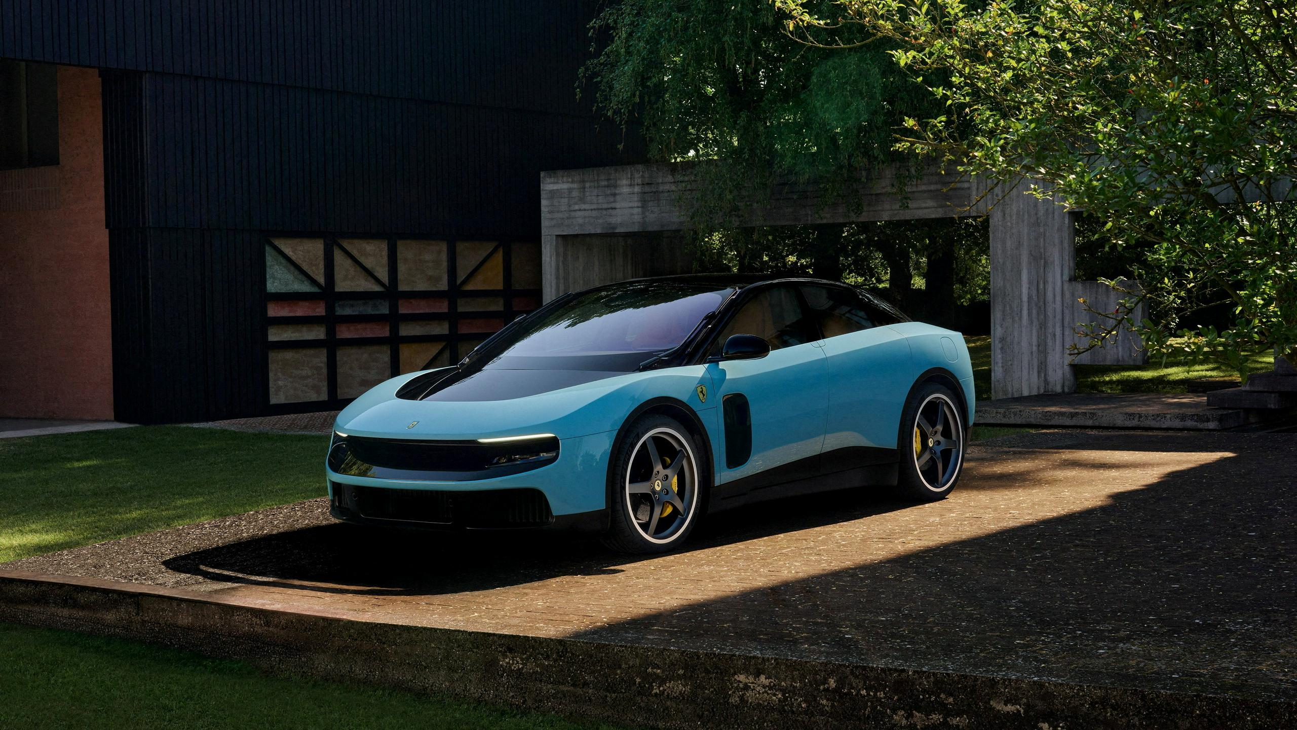 Ferrari predstavil svoj prvi električni avto. Odzivi so zelo mešani.