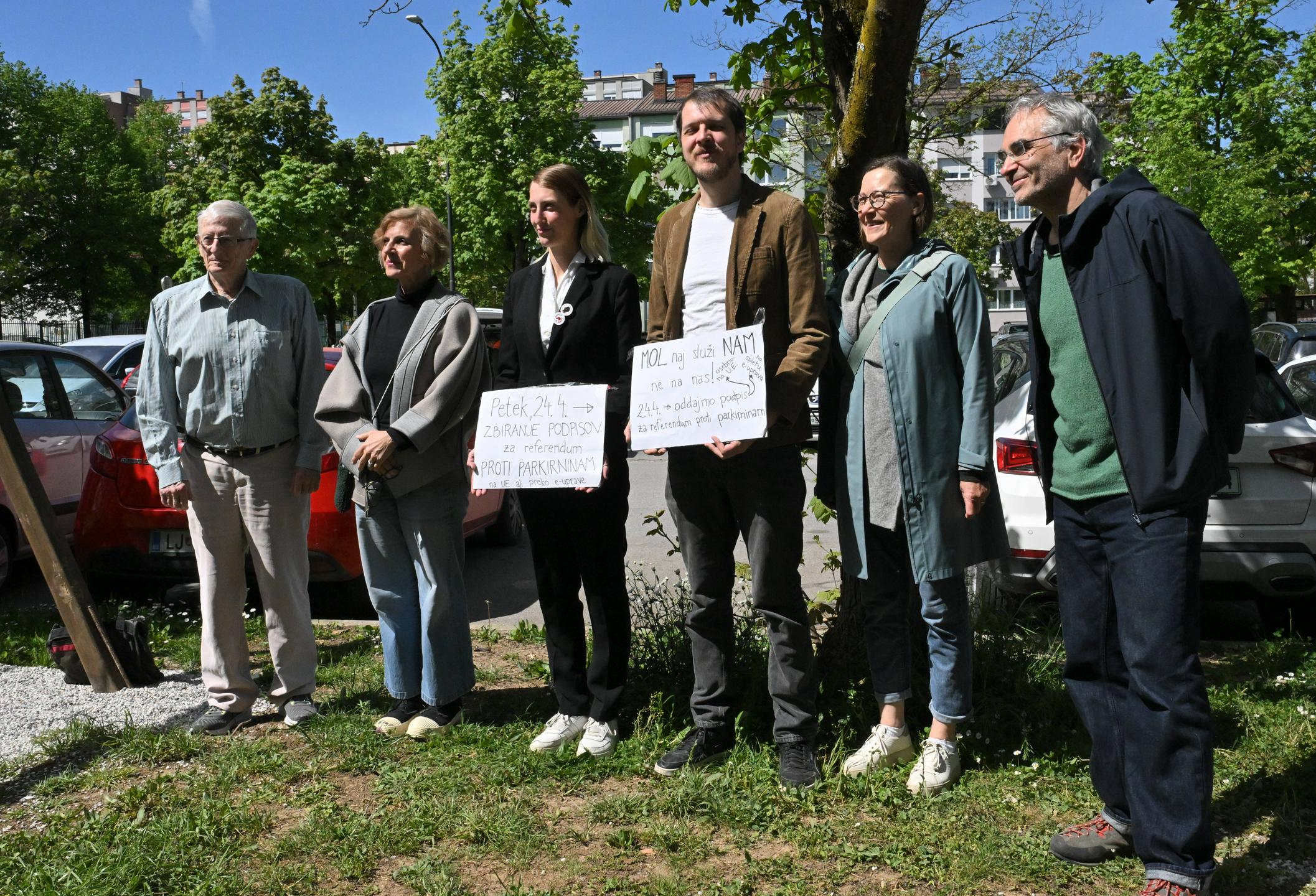 Zbranih naj bi bilo dovolj podpisov za referendum o širitvi plačevanja parkirnine