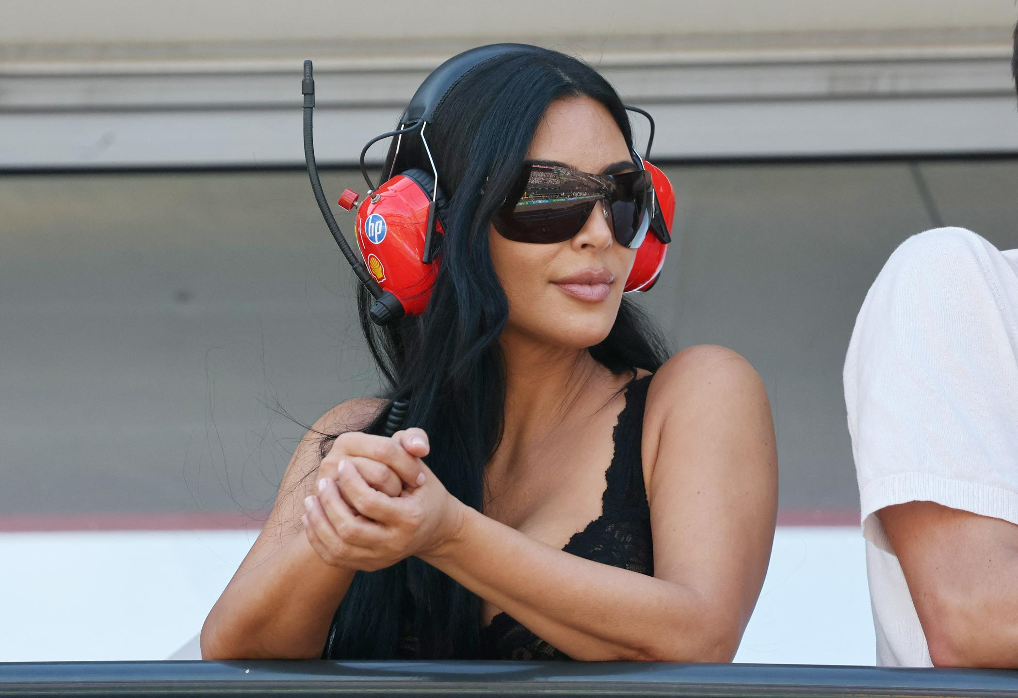 Zvezdniški vrvež v Monaku dodatno začinila Kim Kardashian, ki spremlja Lewisa Hamiltona