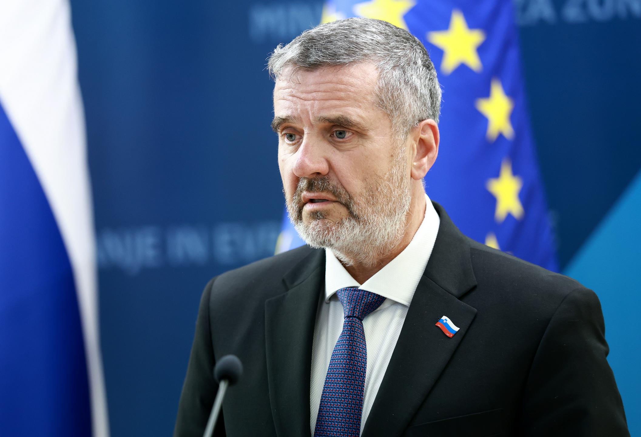 Minister Kajzer pričakuje pojasnila glede postopka izbire Fajon za posebno predstavnico EU-ja