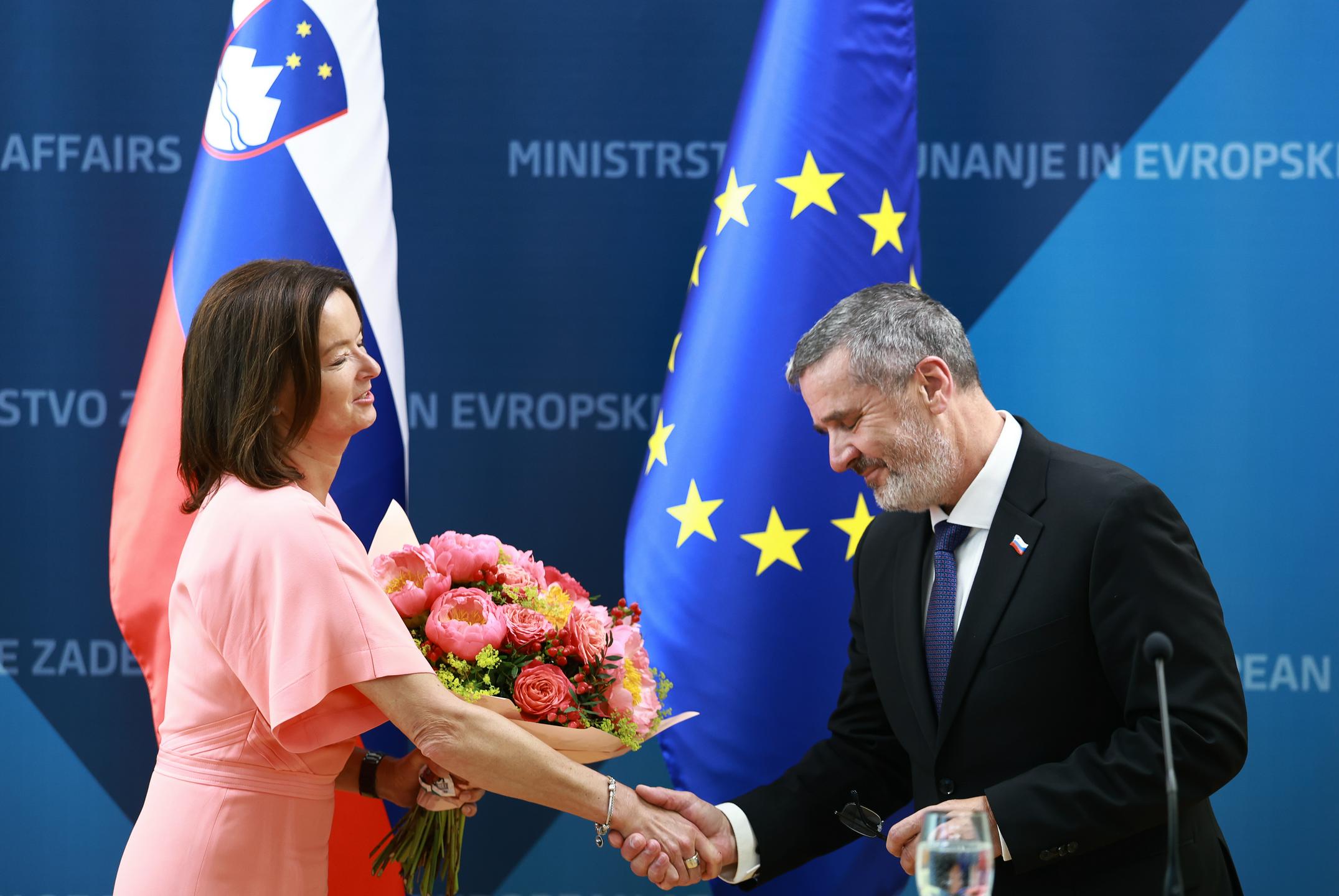 Tone Kajzer: Zunanja politika na dobri poti. Tanja Fajon: Kajzer dobro začrtal usmeritve.