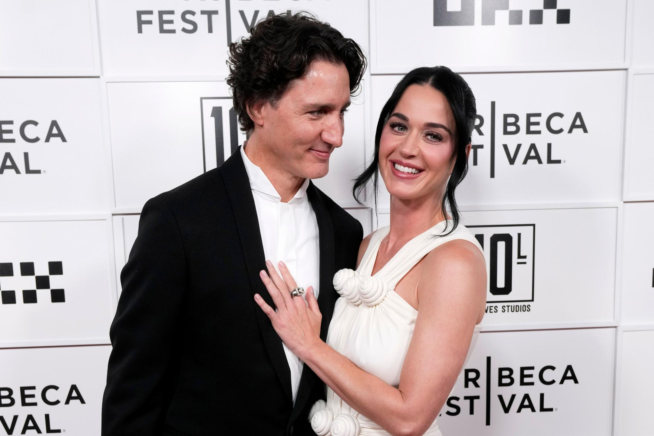 Katy Perry z ljubeznijo svojega življenja Justinom Trudeaujem prvič na rdeči preprogi