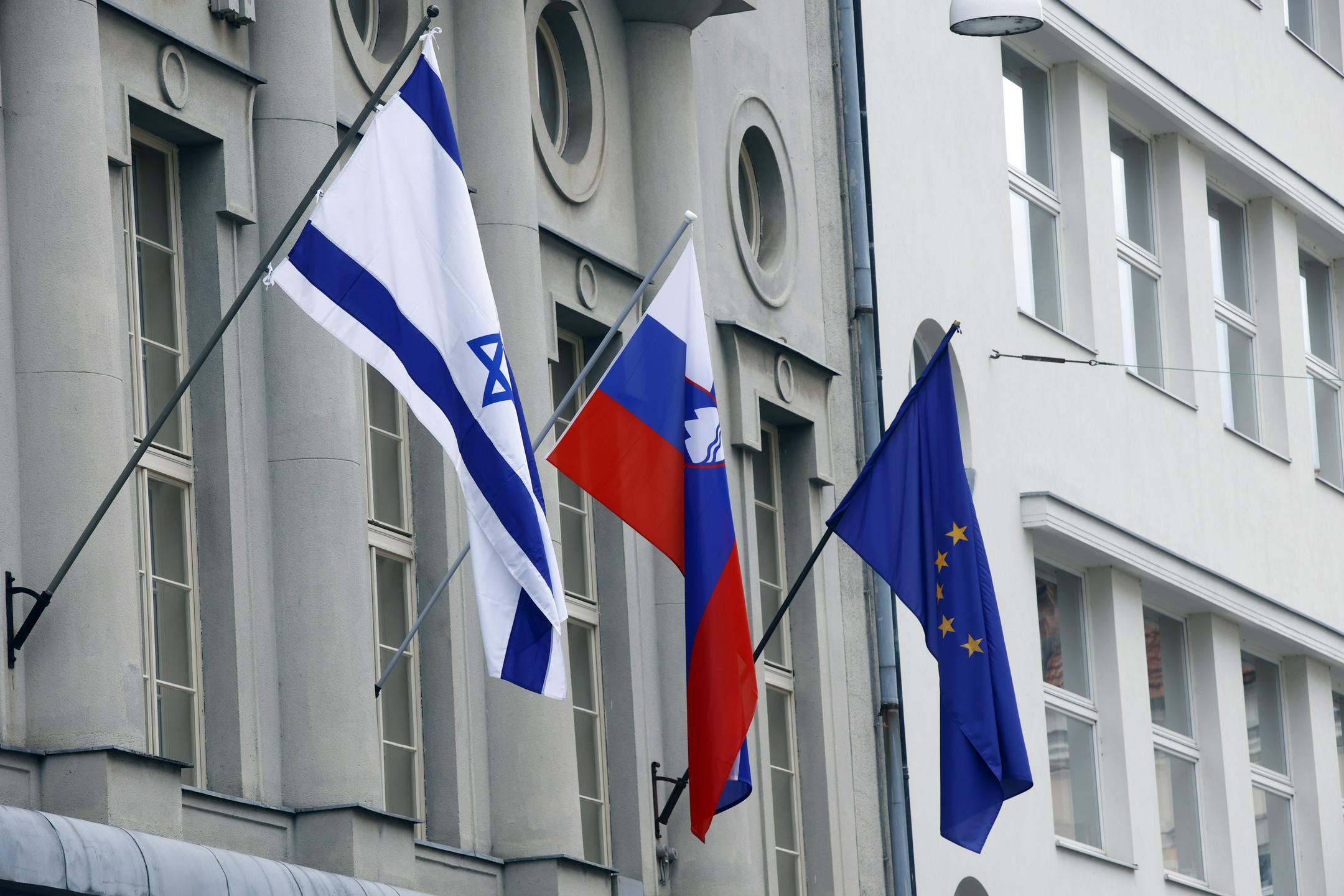 Več kot polovica vprašanih ne podpira krepitve odnosov slovenske vlade z Izraelom