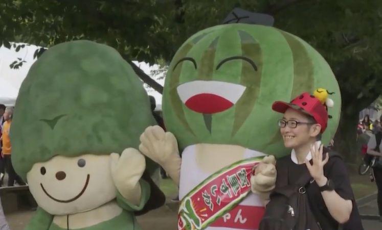 Prav poseben tek na Japonskem: "Ogromno truda sem vložil, da lahko zdaj jem lubenico"