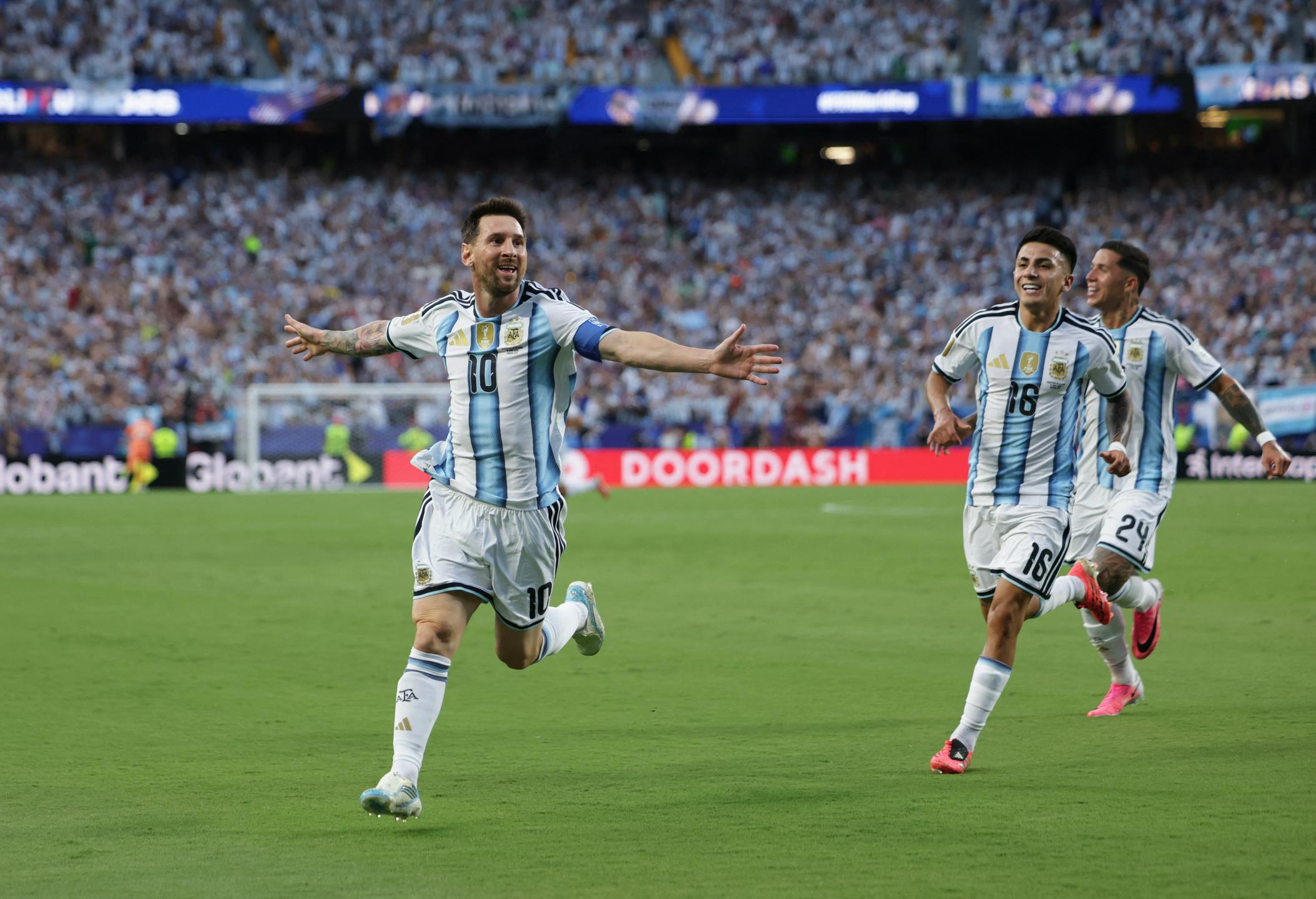 Argentina – Alžirija 1:0 (po prvem polčasu)