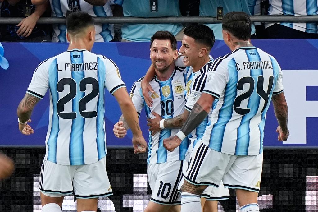 Messi zaradi težkih dni najprej potočil solzo, nato pa se zapisal v večnost
