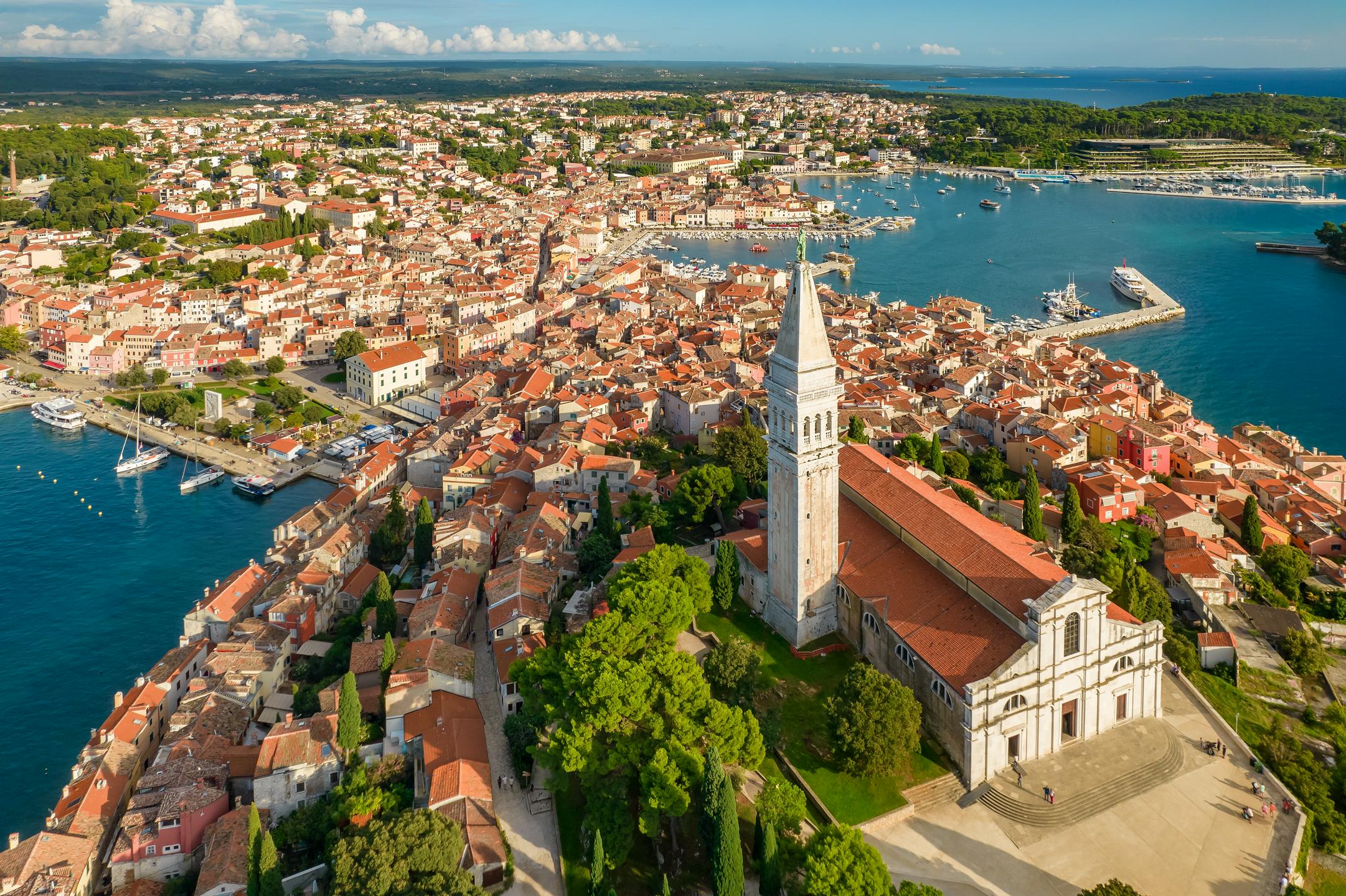 V Rovinju nad čezmerni turizem s predlogom zamrznitve registracij novih apartmajev