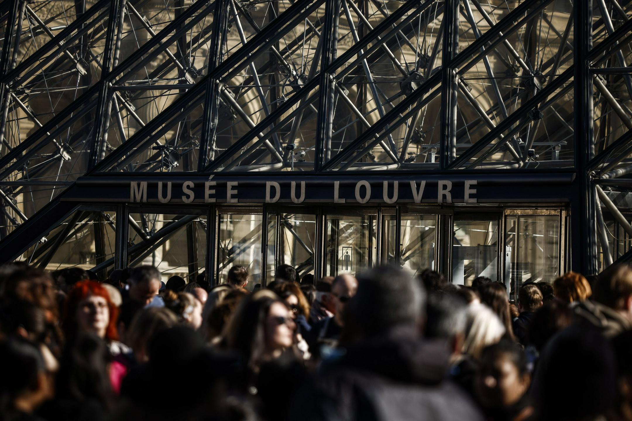Muzej Louvre je tik pred zlomom, svari novi direktor