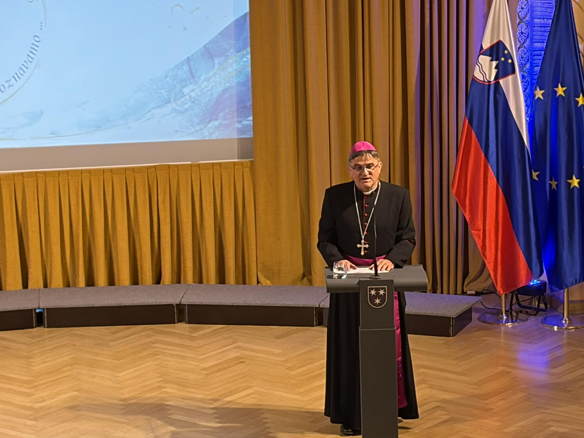 Škof Matjaž: Iščemo nove oblike pastoralnega dela, ki bodo omogočale prehod k osebni veri