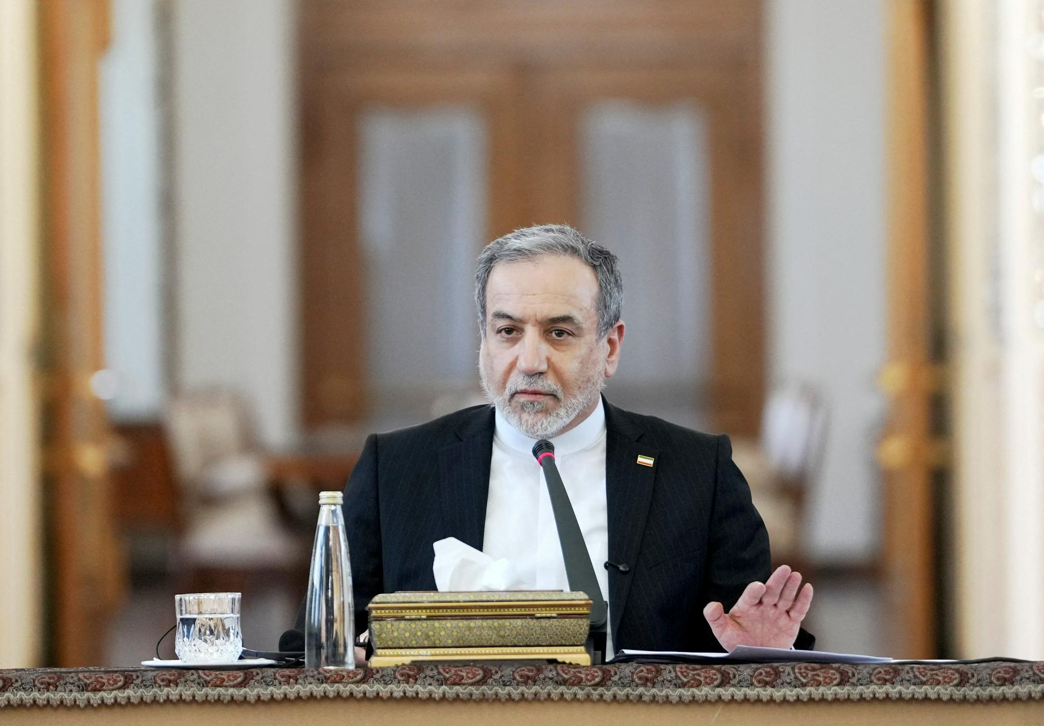 Trumpov odposlanec in iranski minister na poti na pogajanja v Švico