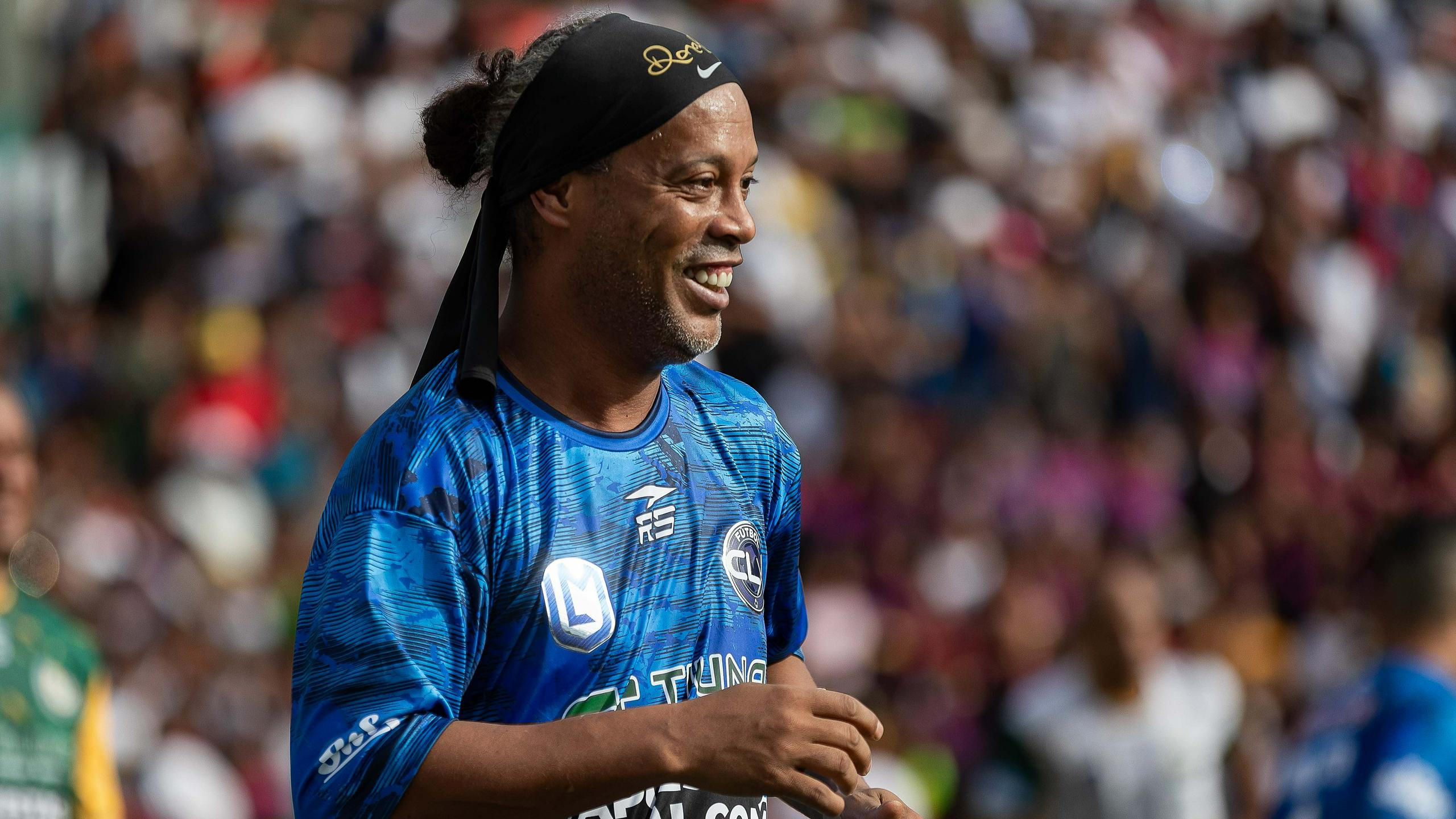Ronaldinho se vrača na nogometne zelenice - bo dejansko tudi igral?