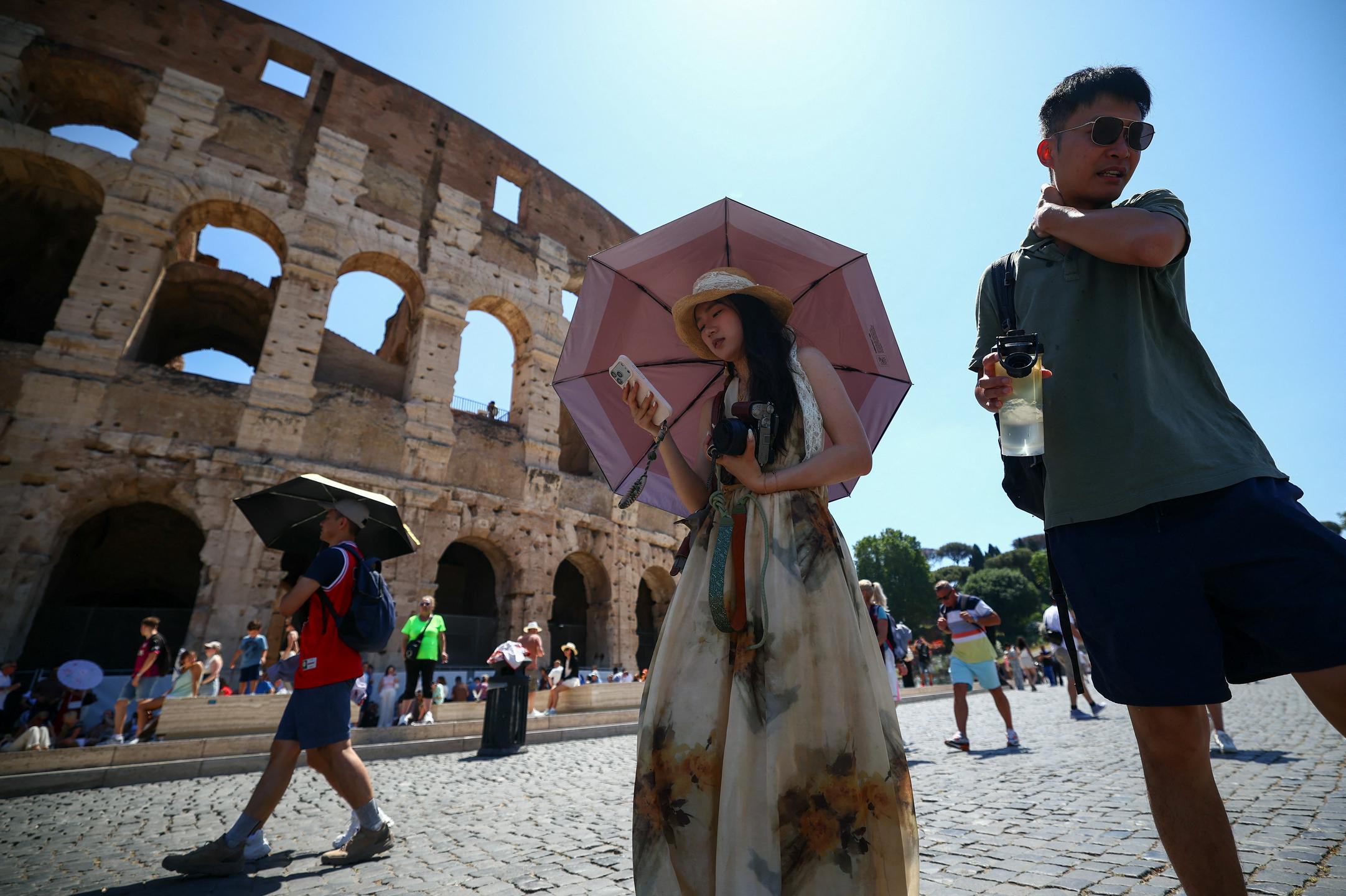 A severe heat wave gripped Europe, a crisis meeting was called in France