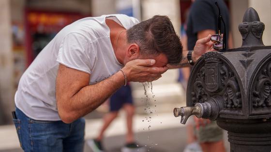 V Franciji v iskanju osvežitve utonilo 40 ljudi, večinoma mladih. V državi najtoplejša noč do zdaj.