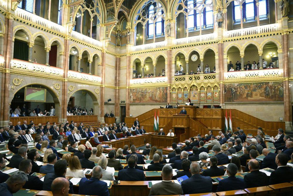 Madžarski poslanci sprejeli protikorupcijske ukrepe in reformo javnih medijev