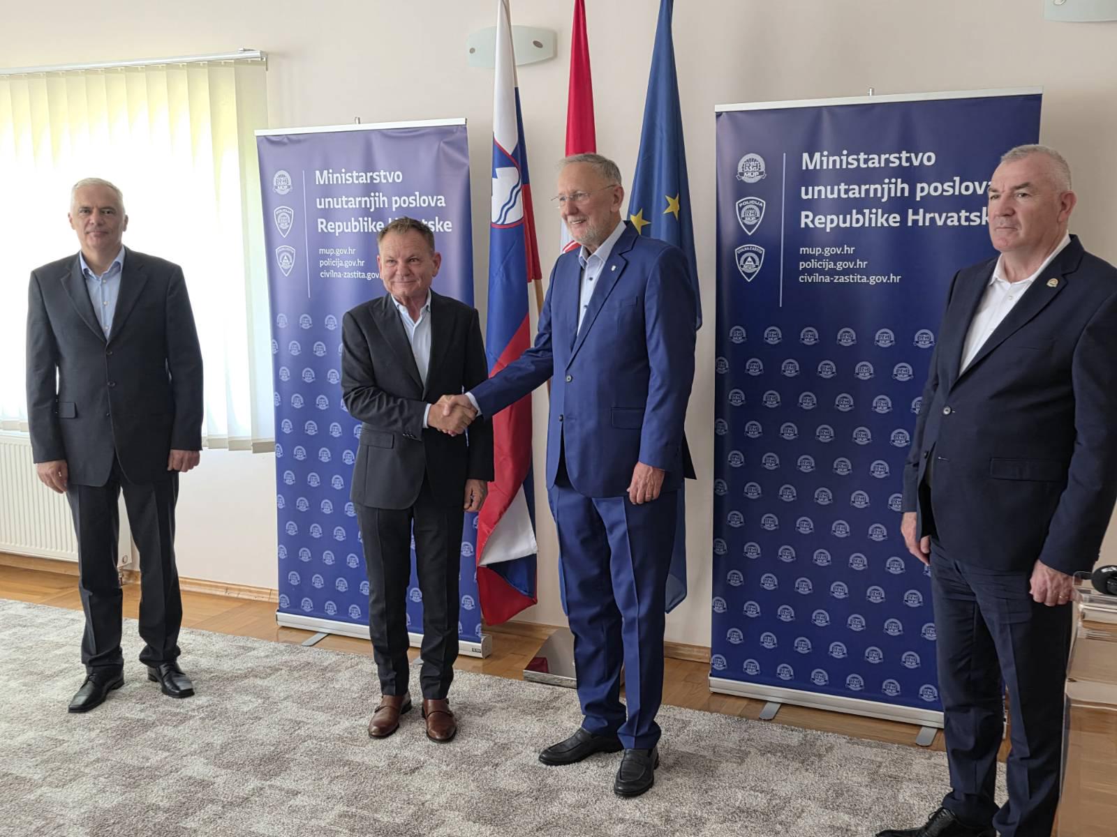 Matoz in Božinović razpravljala o "aktivnem vračanju migrantov"