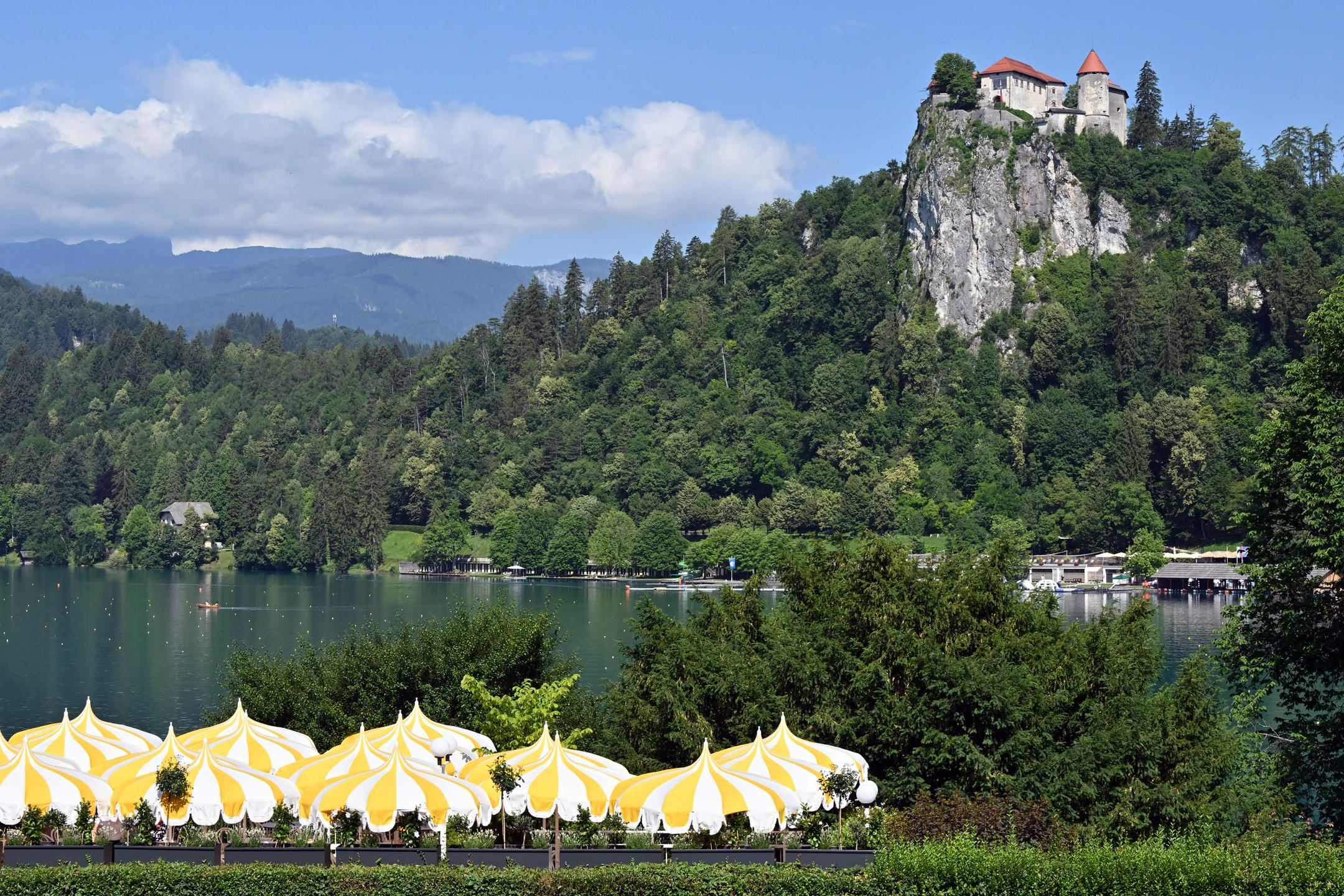 Bled bo 82 dni utripal v poletnem ritmu