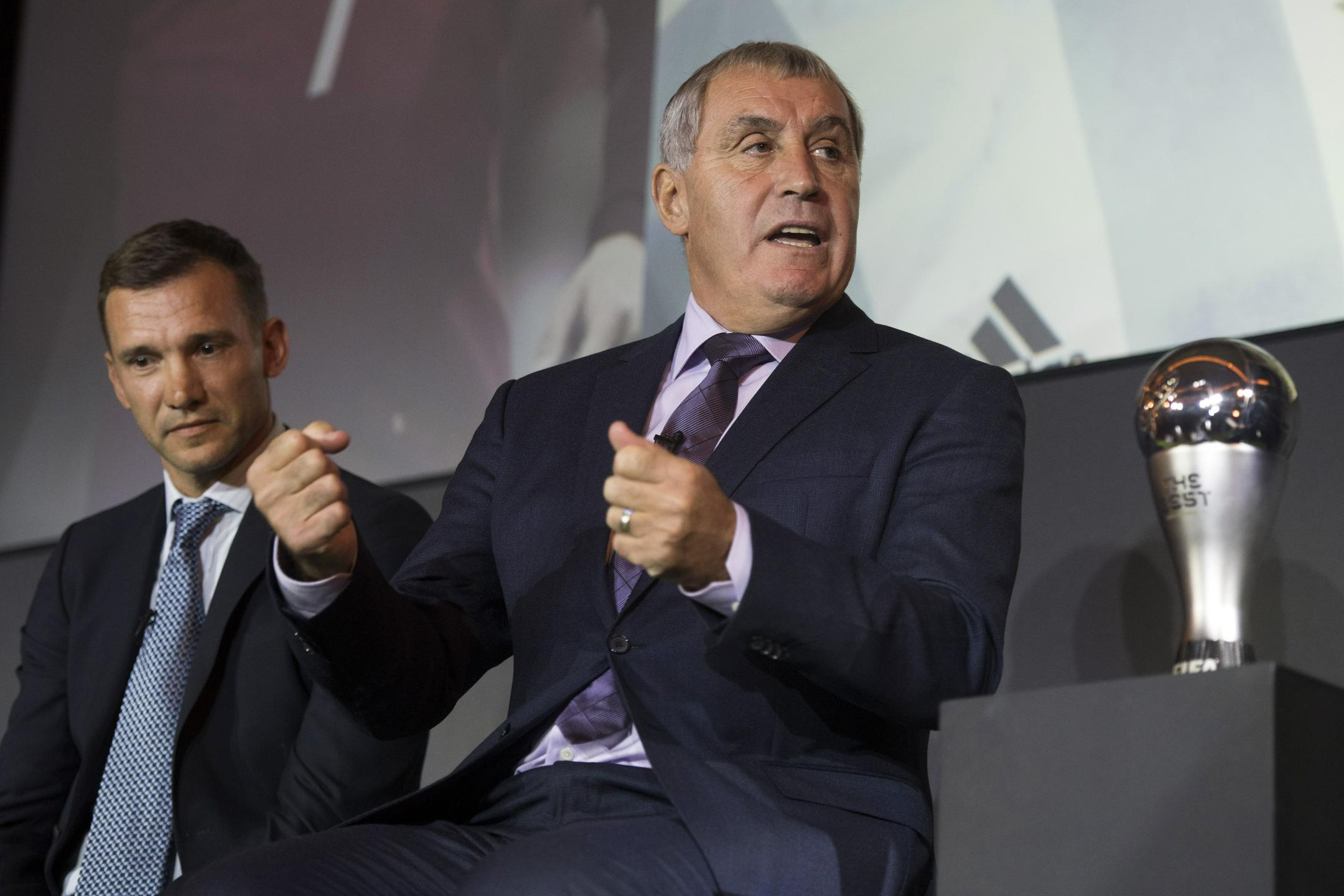 Shilton po štirih desetletjih odpustil "božjo roko" Maradoni