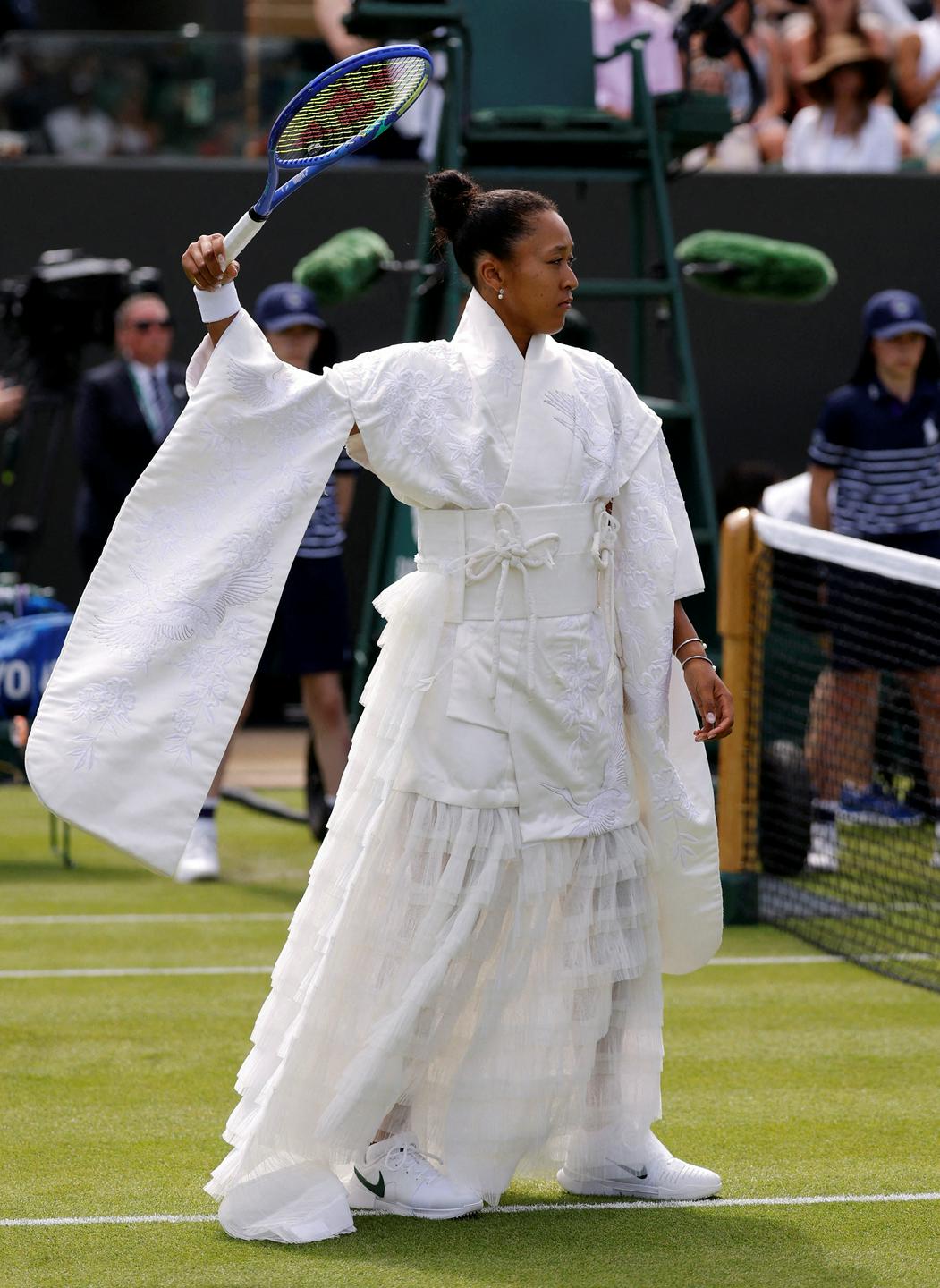 Na Wimbledonu vsi v belo, Naomi Osaka pa v kimono