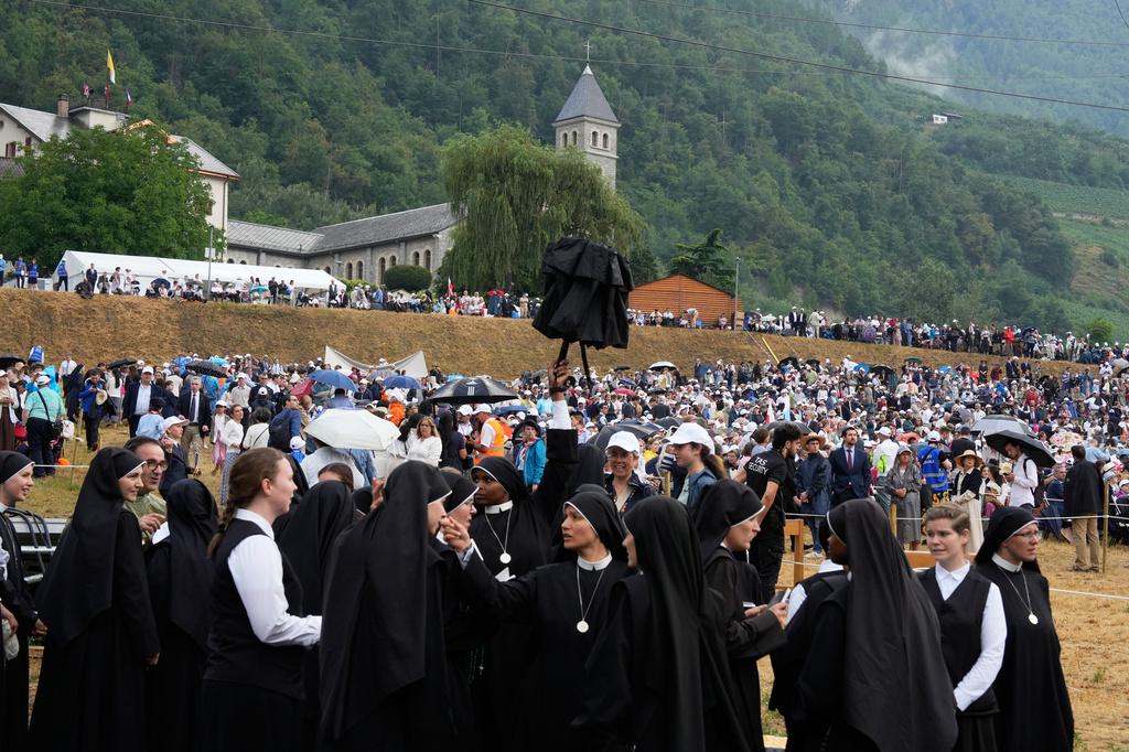 Prvi resni izziv papeža Leona XIV.: spor z uporniško skupino ultrakonservativnih katoličanov