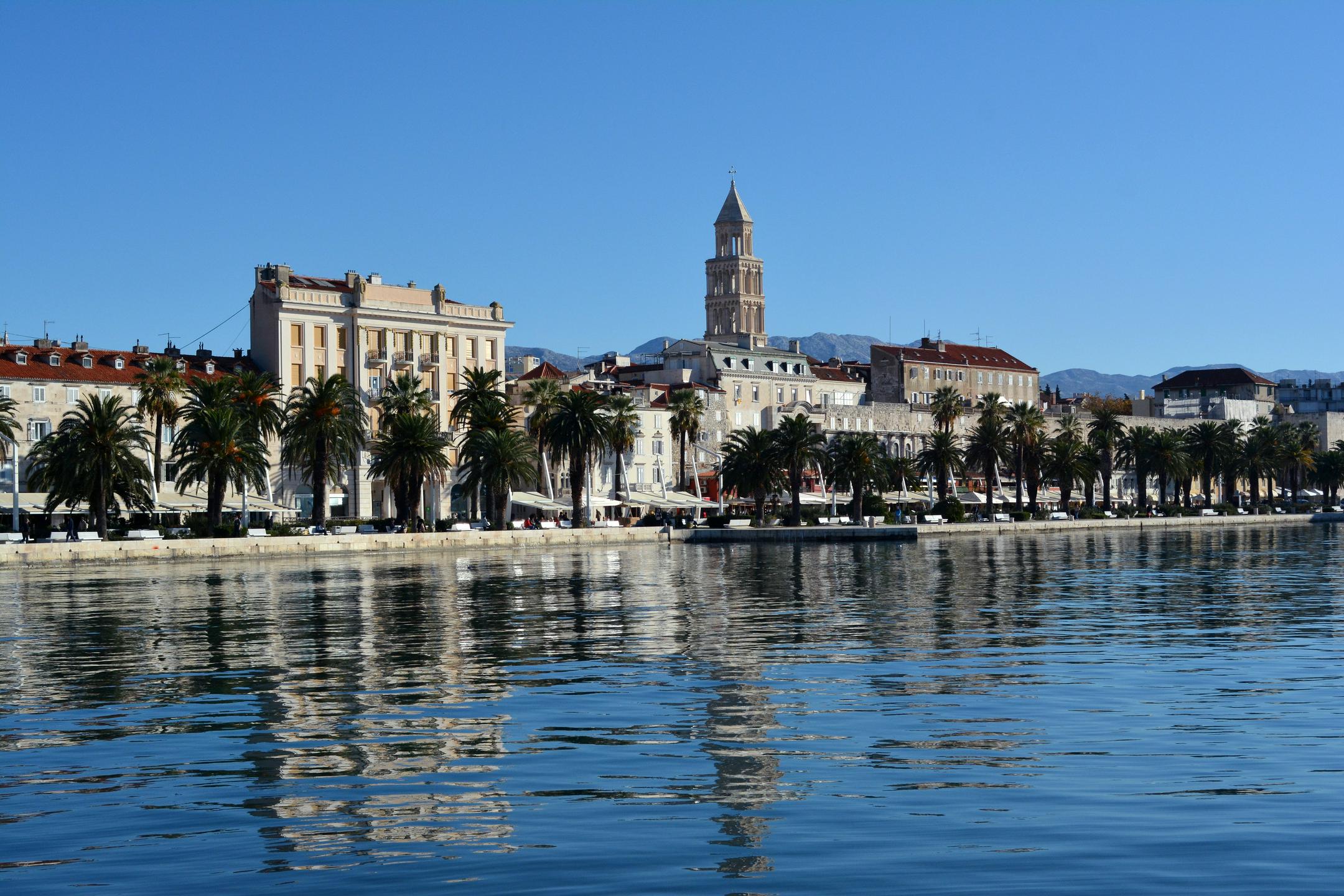 Split se opitih mladih turistov želi znebiti z omejitvijo prodaje alkohola