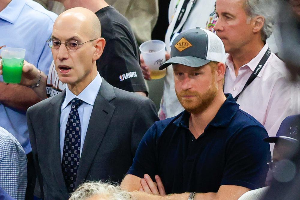 Princ Harry bo London obiskal brez družine