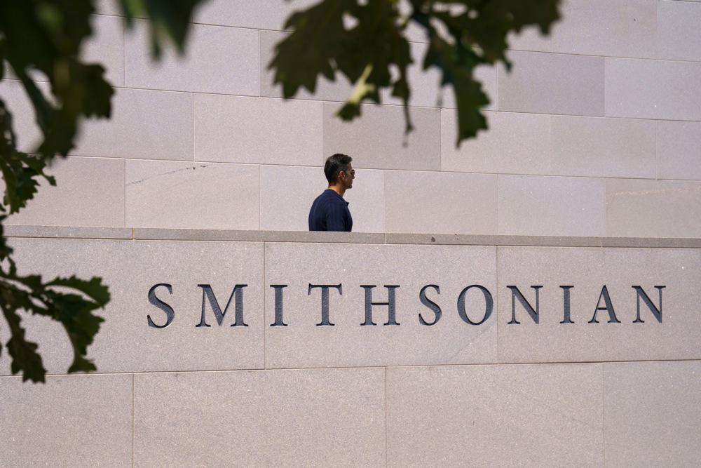 Poročilo Bele hiše: Ustanovo Smithsonian vodijo radikalni aktivisti, ki jim ni mogoče zaupati
