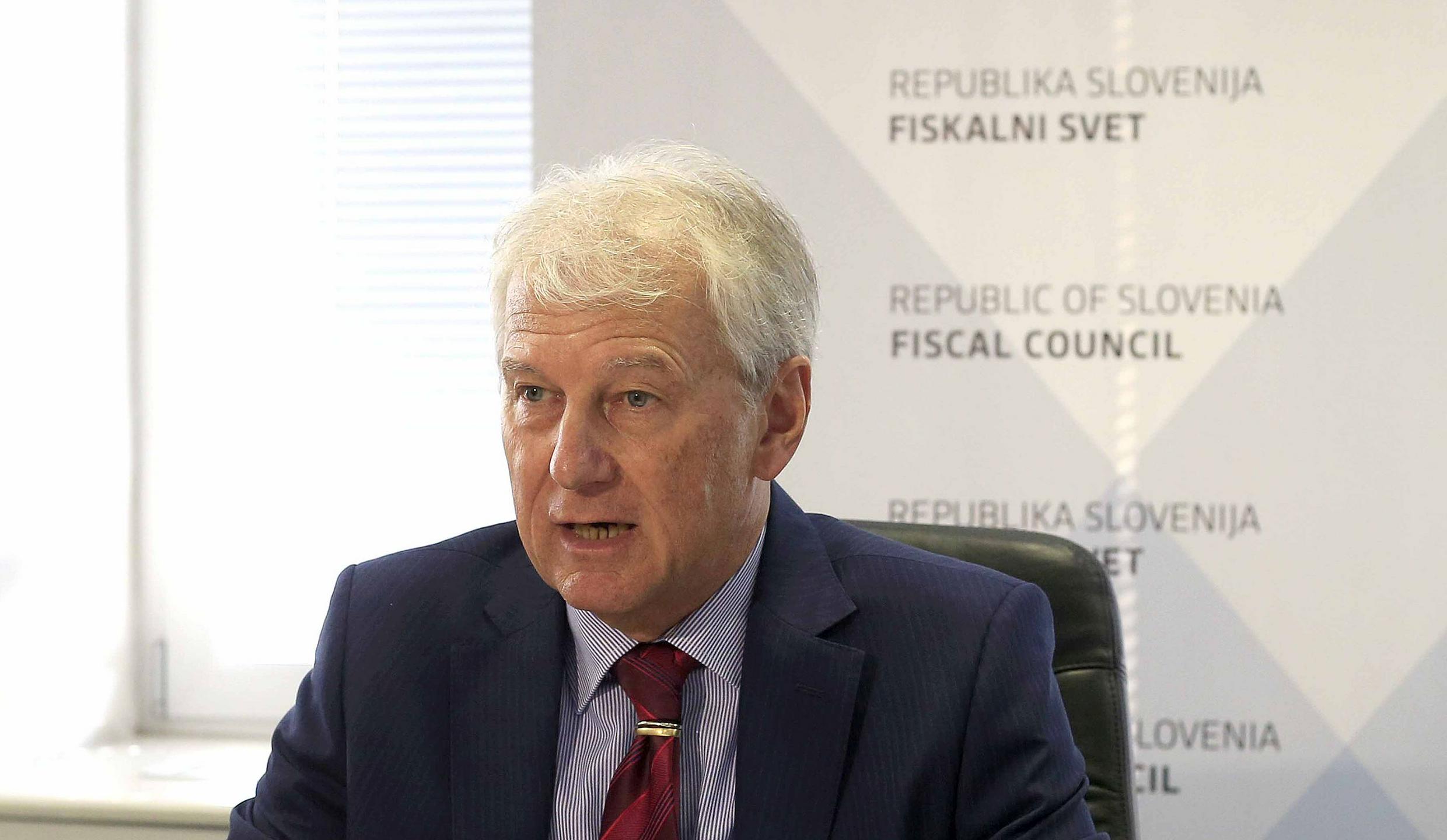Opozorila fiskalnega sveta: primanjkljaj ob polletju presegel polovico načrtovanega letnega