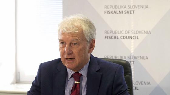 Opozorila fiskalnega sveta: primanjkljaj ob polletju presegel polovico načrtovanega letnega