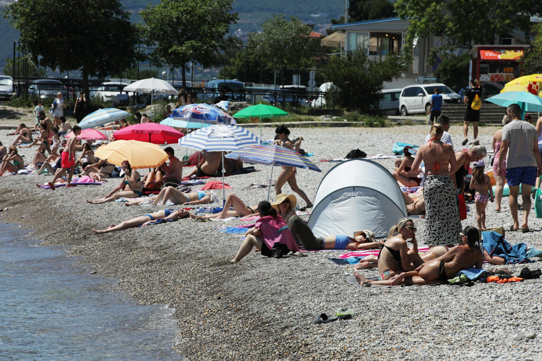 Na Hrvaškem opozarjajo na povečano število primerov snemanja golih otrok