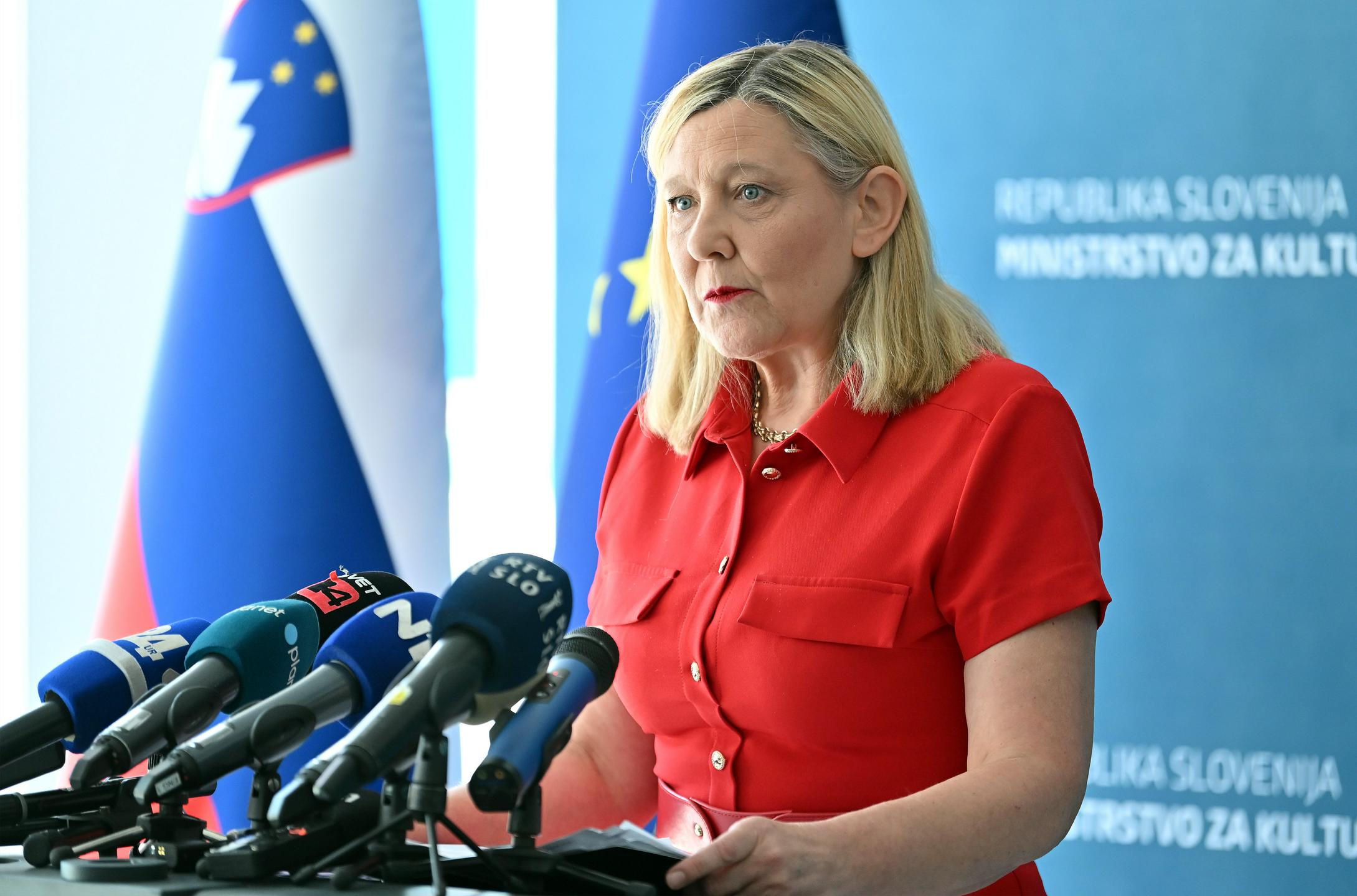 Ministrstvo za kulturo "zaradi finančnih razmer" ustavilo poziv za sofinanciranje novinarskih plač
