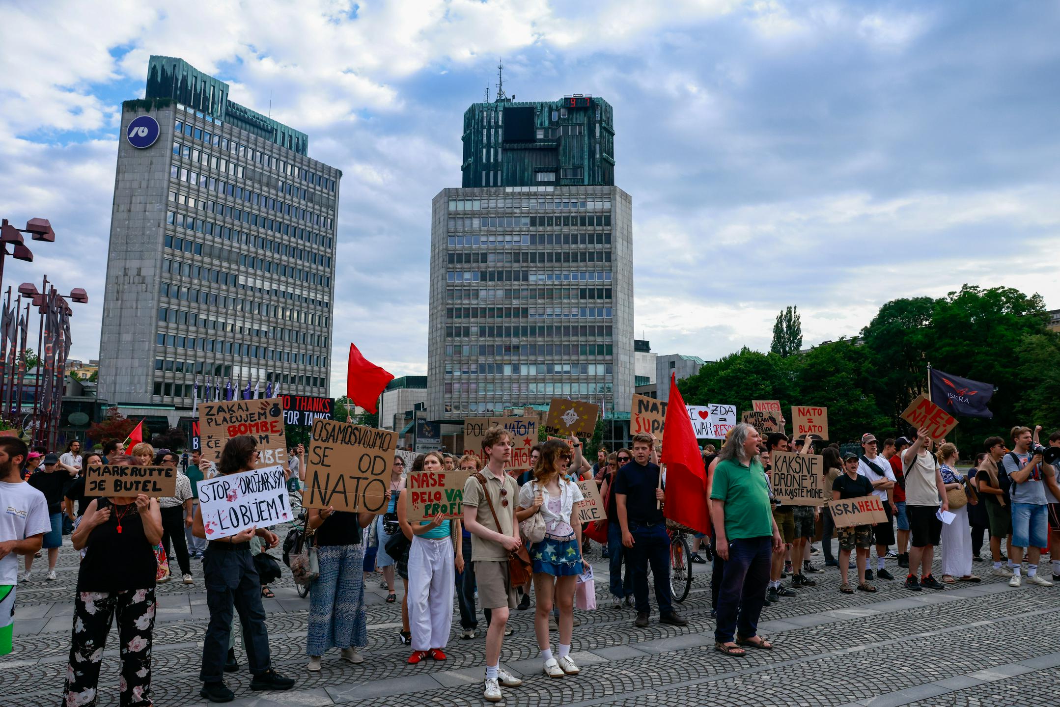 Protest proti Natu: "Nato za Slovenijo pomeni grožnjo"