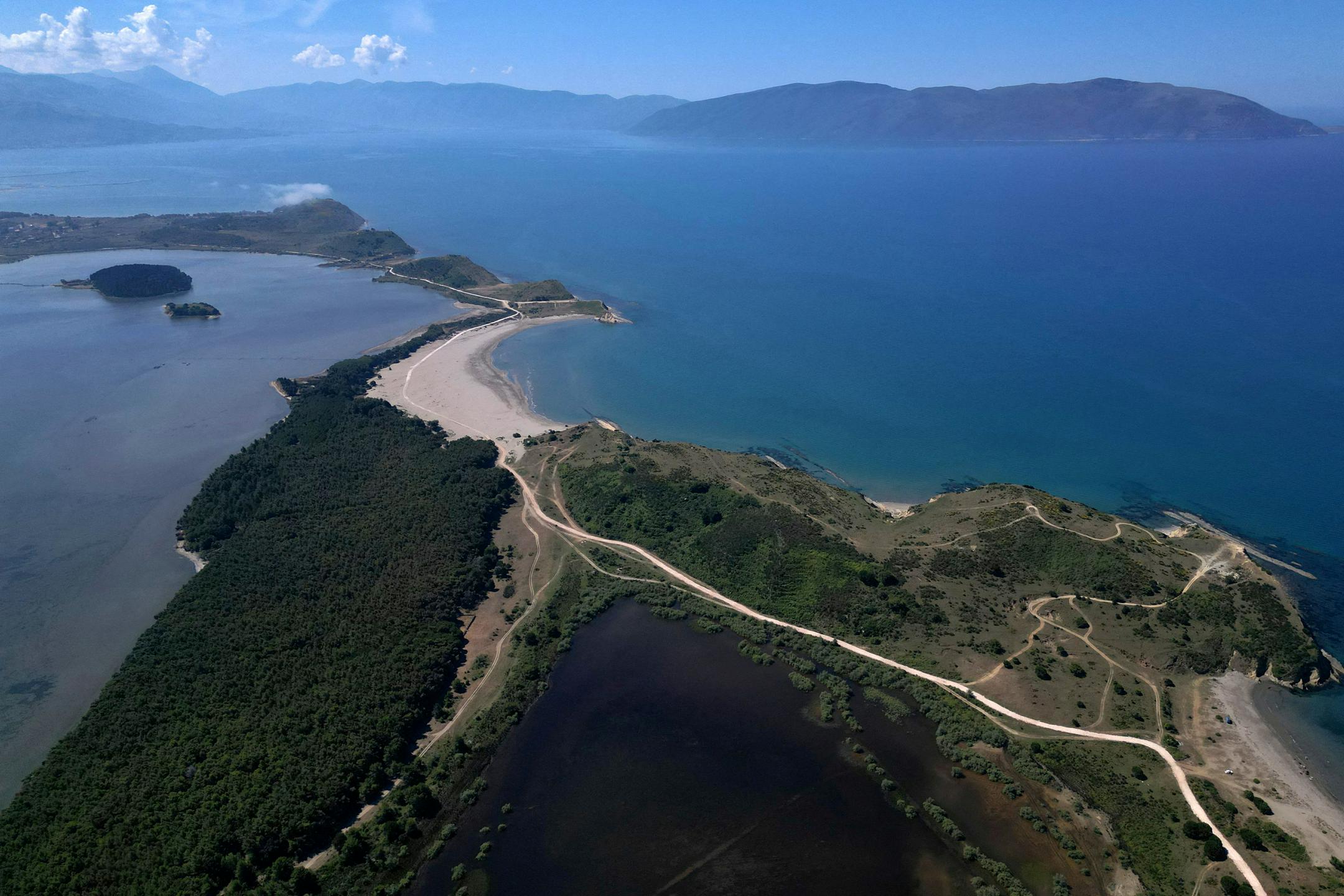 Cene ameriških naložb v Albaniji ne bo plačala samo narava, ampak tudi njeni prebivalci