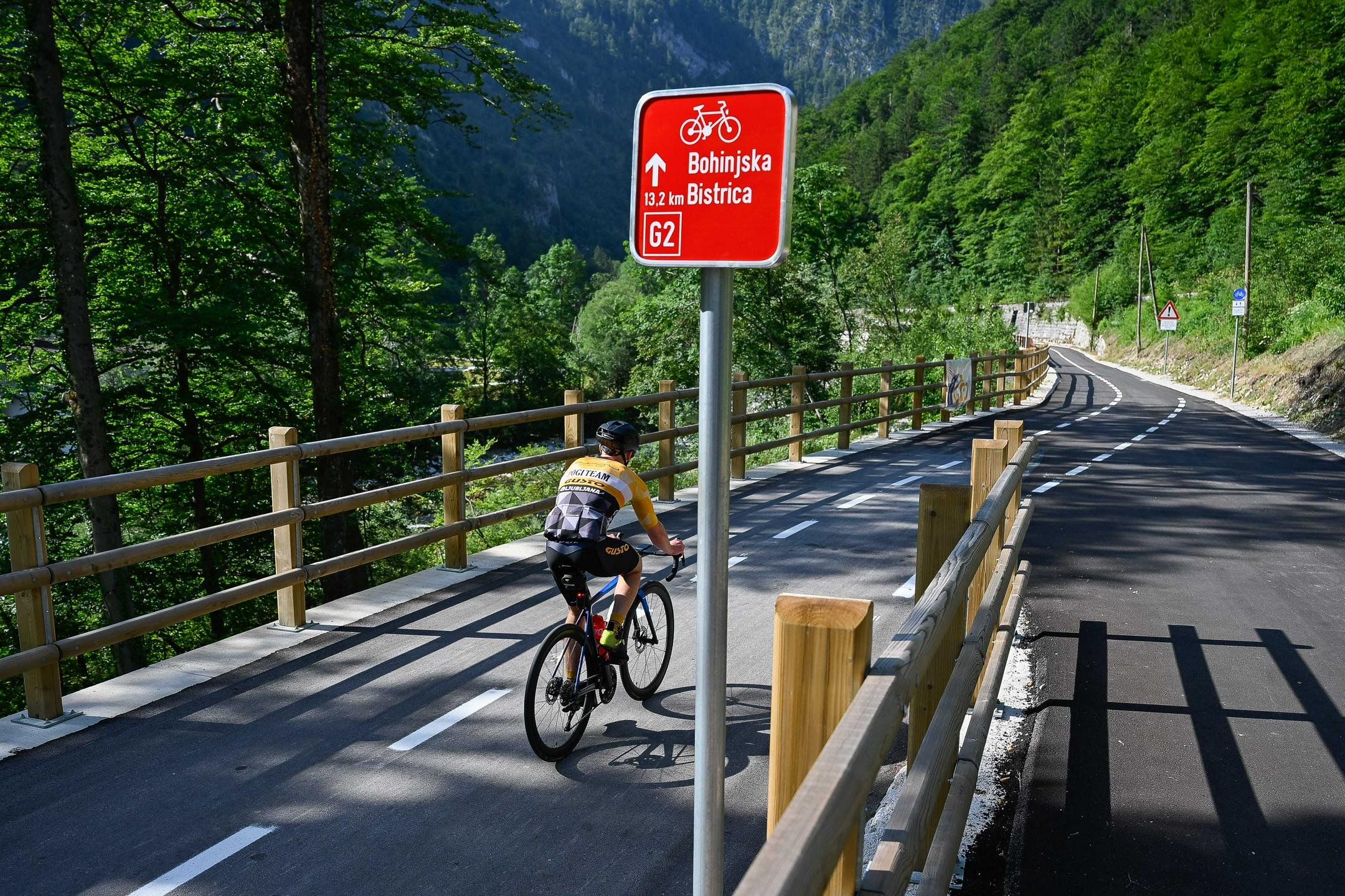 Uradno odprta kolesarska povezava Bled- Bohinj, odsek Bohinjska Bela - Obrne zaprt do konca avgusta