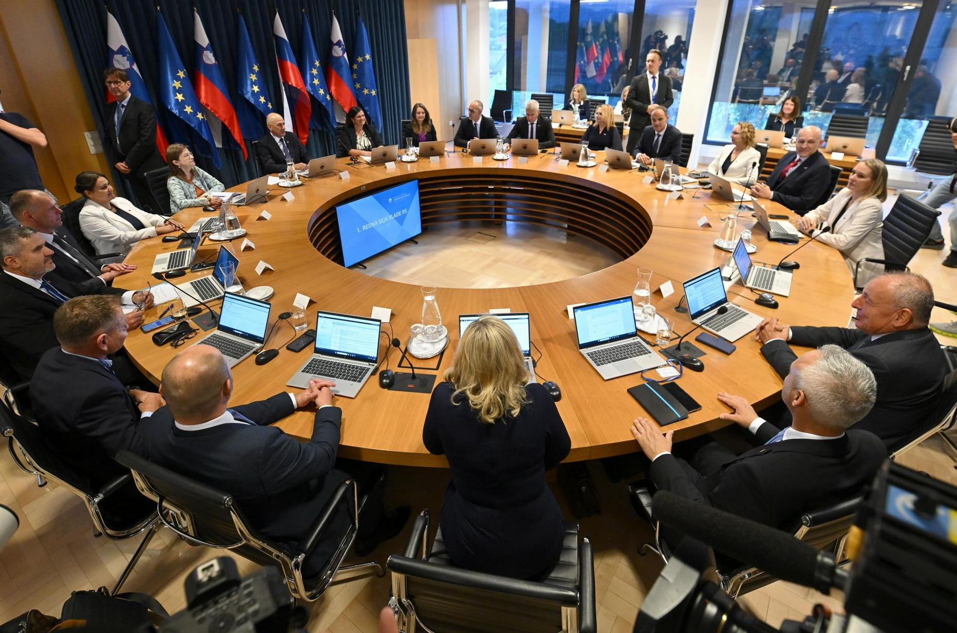 Pred ministri izhodišča za rebalans proračuna in predlog zakona o Skoku