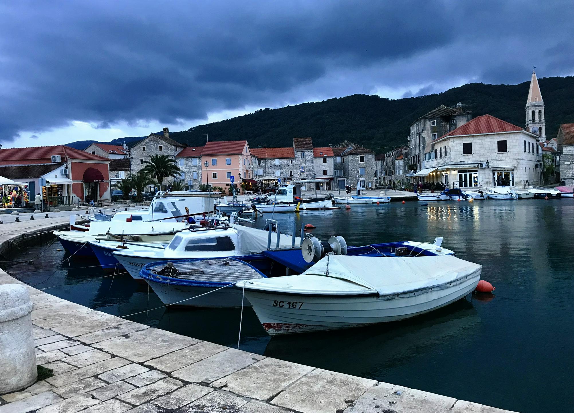 Na Hrvaškem poplavilo dele obale, na Hvaru pojav meteocunamija