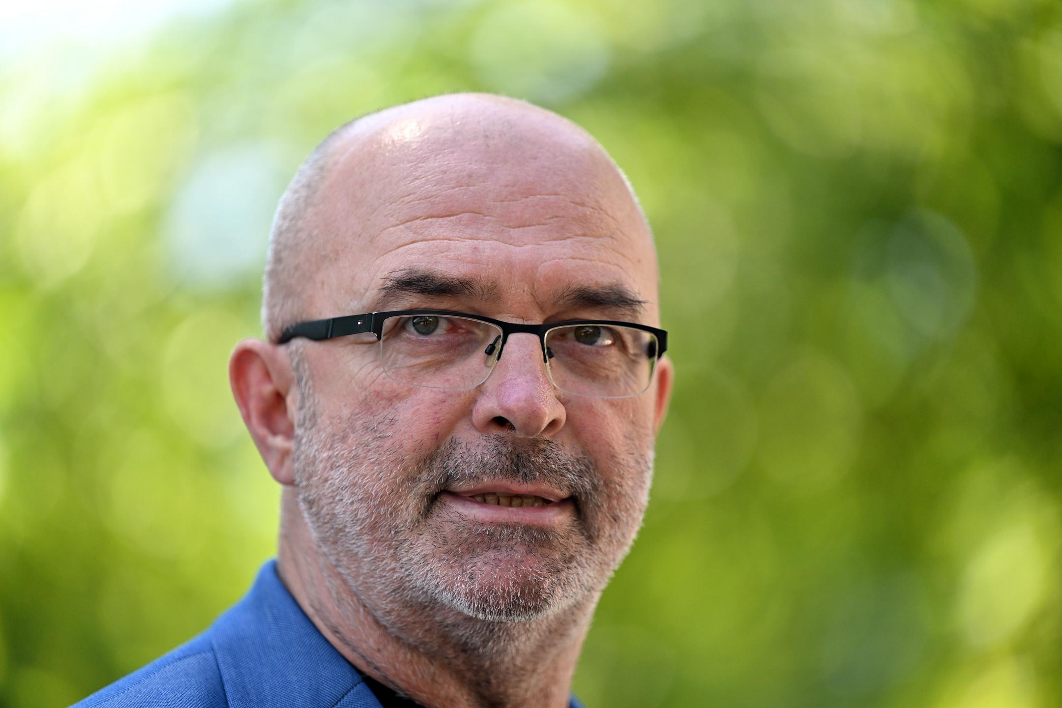 Ukom v odzivu na pismo medijskih strokovnjakov: Vlada korektno sodeluje z mediji