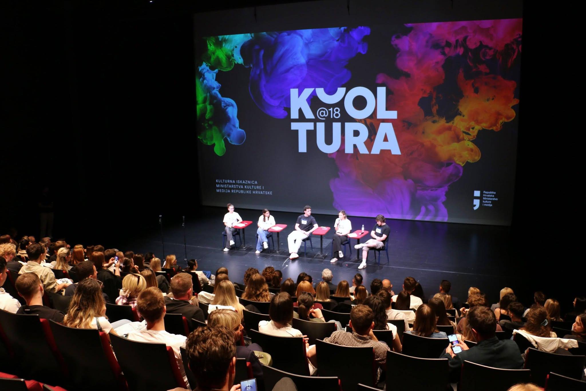 Na Hrvaškem veliko zanimanje za kulturno izkaznico, ki mladim prinaša vavčer v vrednosti 100 evrov
